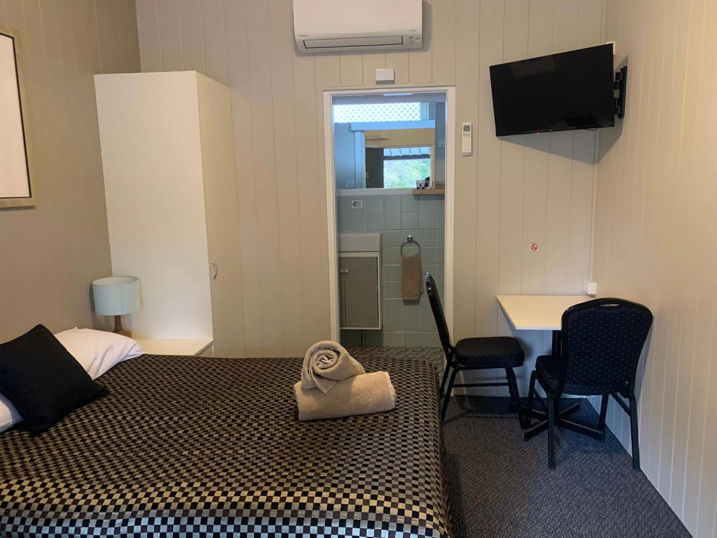 Bed in Titania Motel