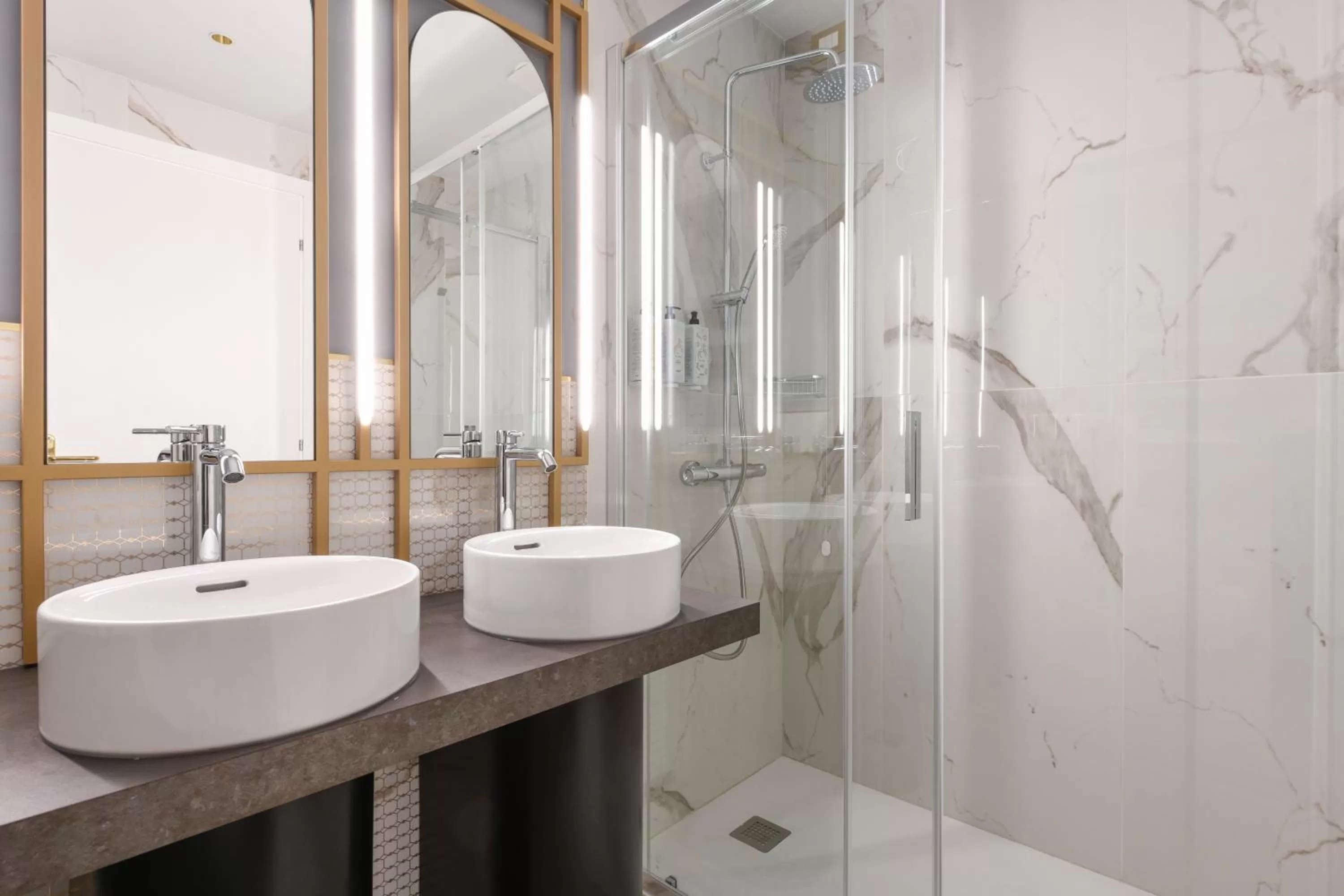 Shower in Palazzo Santo Spirito