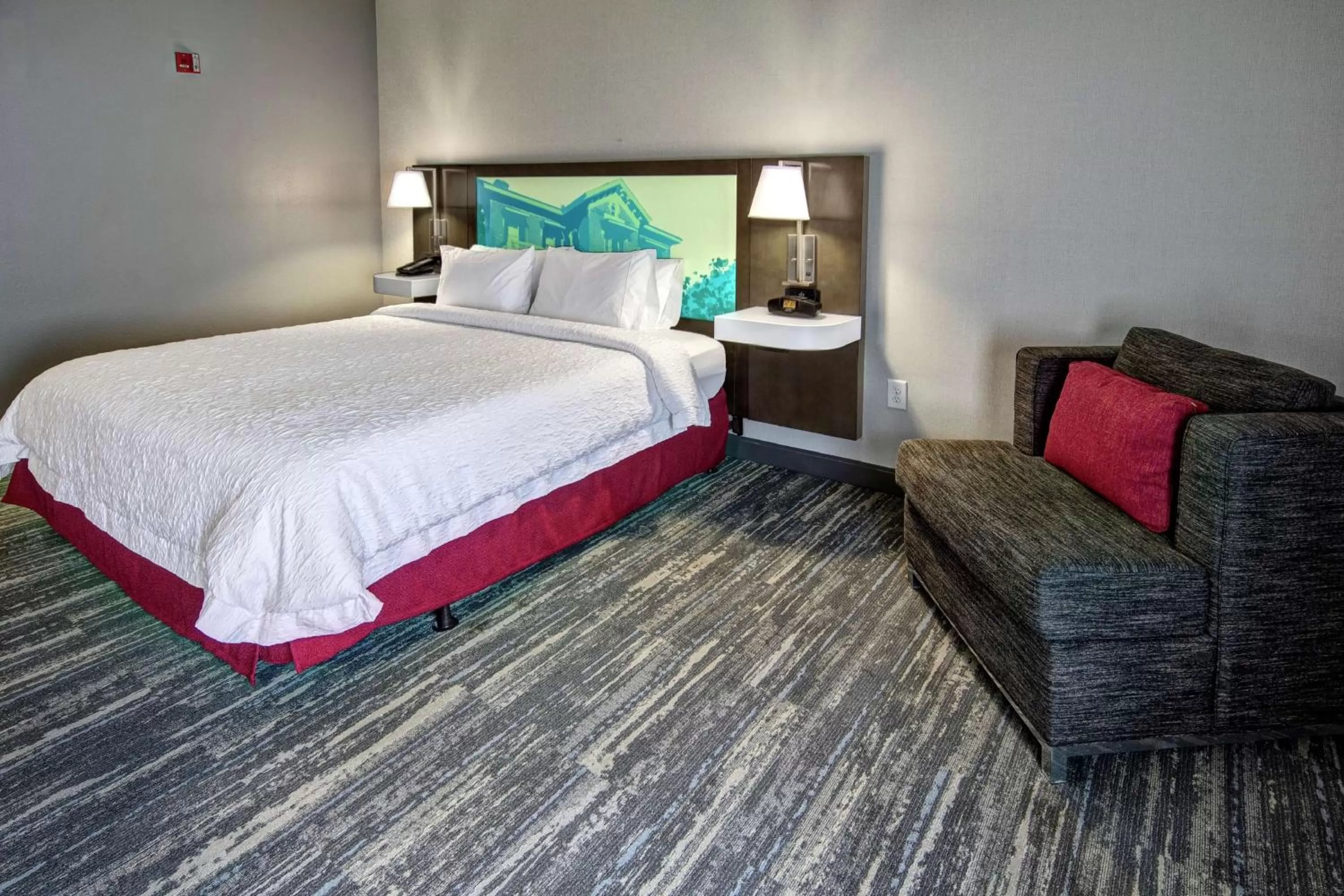 Living room, Bed in Hampton Inn Batesville
