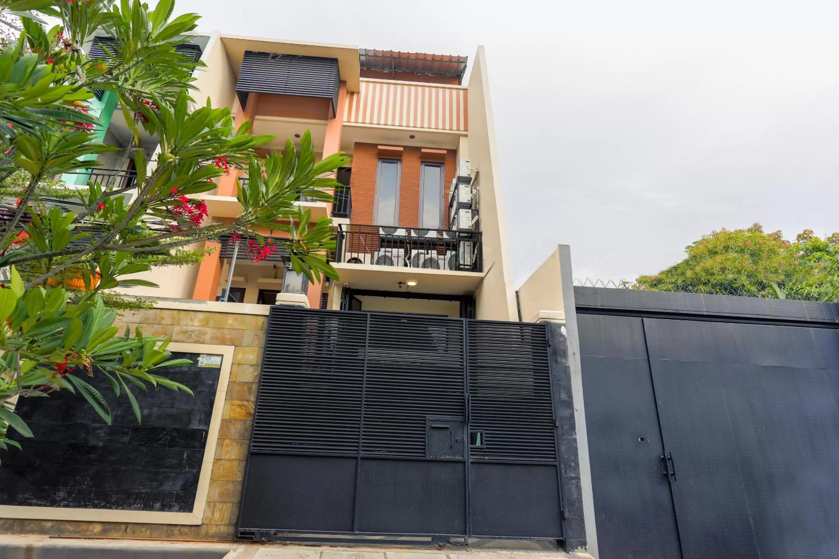 Property building in Hotel O Point Inn