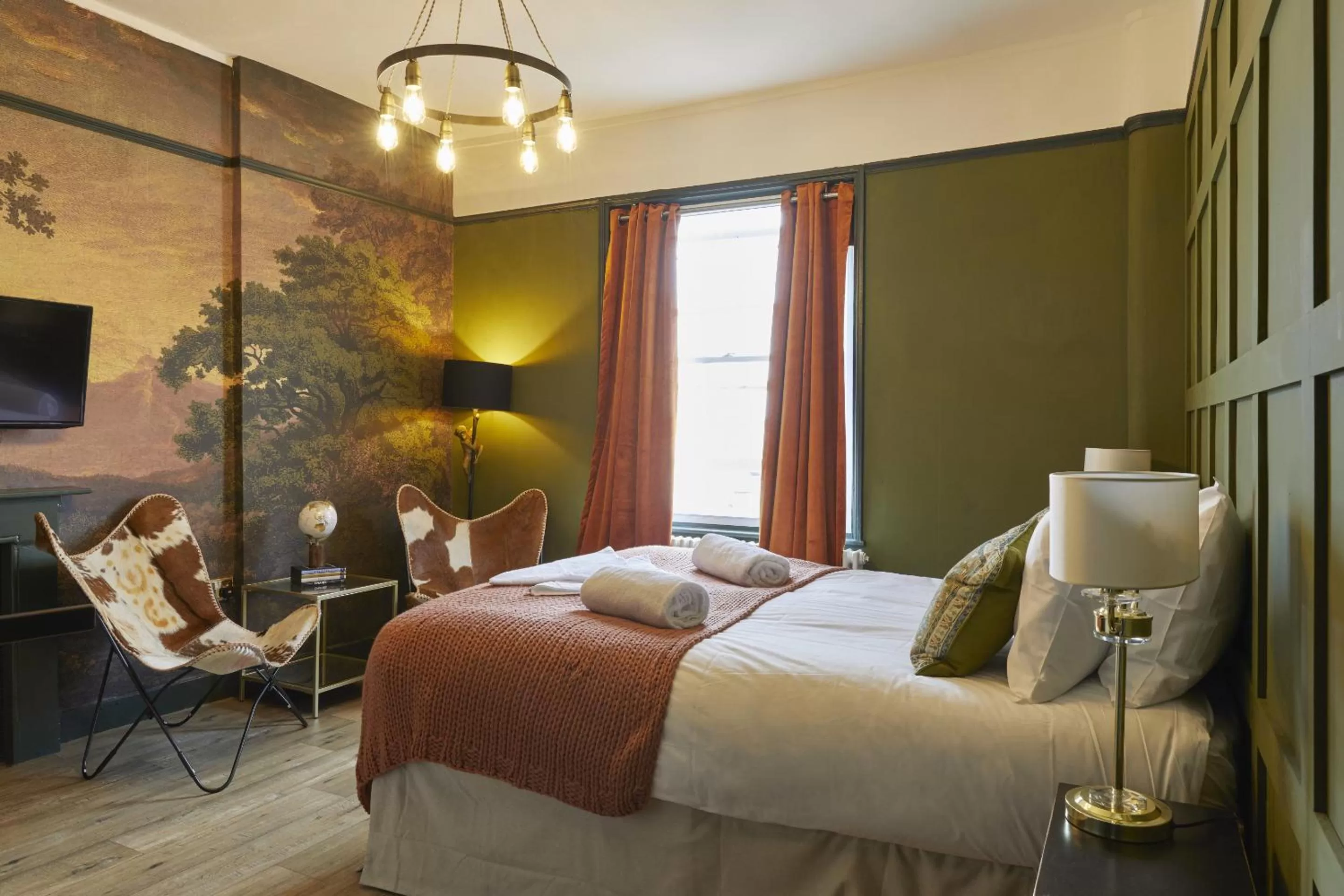 Bedroom, Bed in 81 Promenade Cheltenham