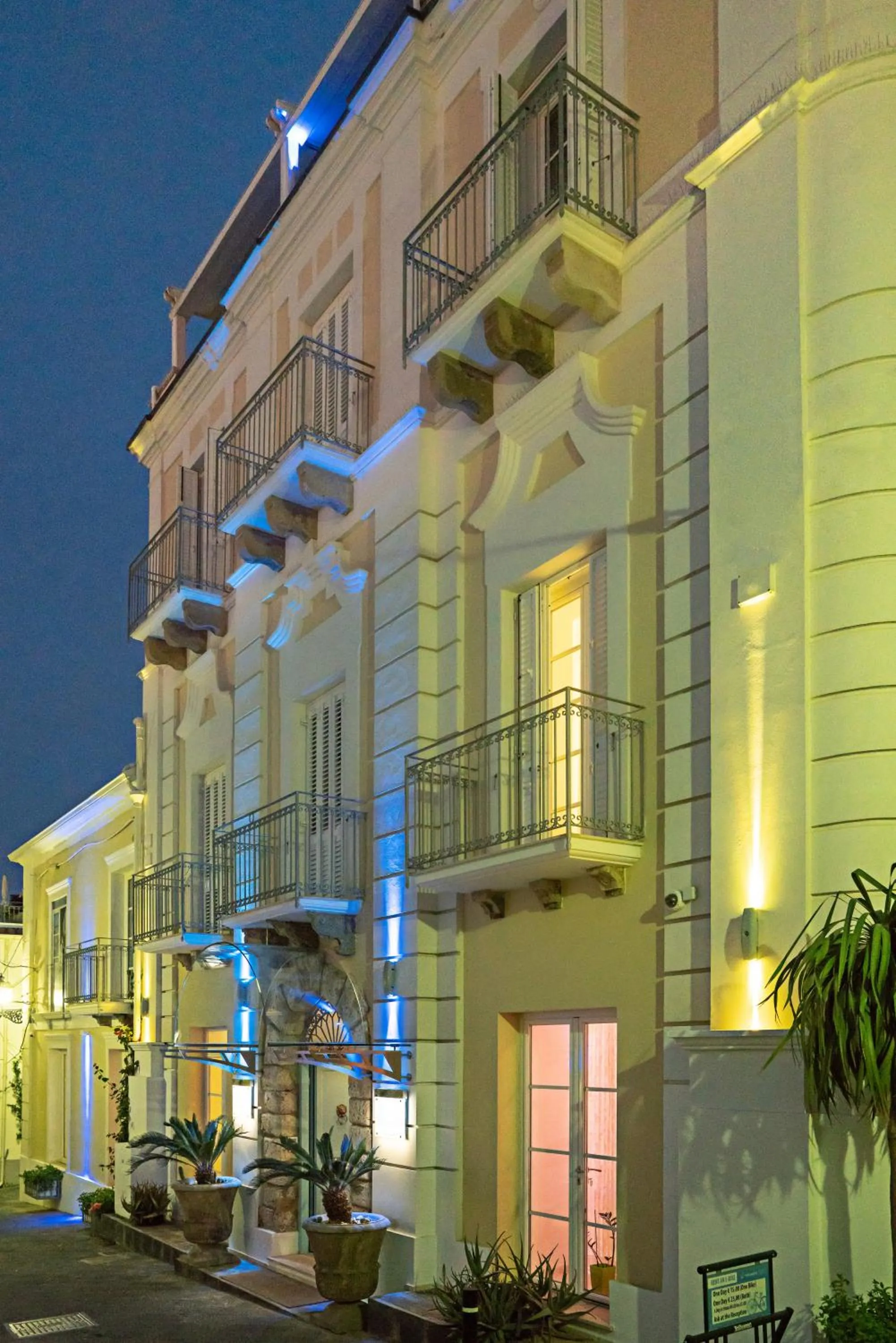 Facade/entrance in Piccolo Grand Hotel