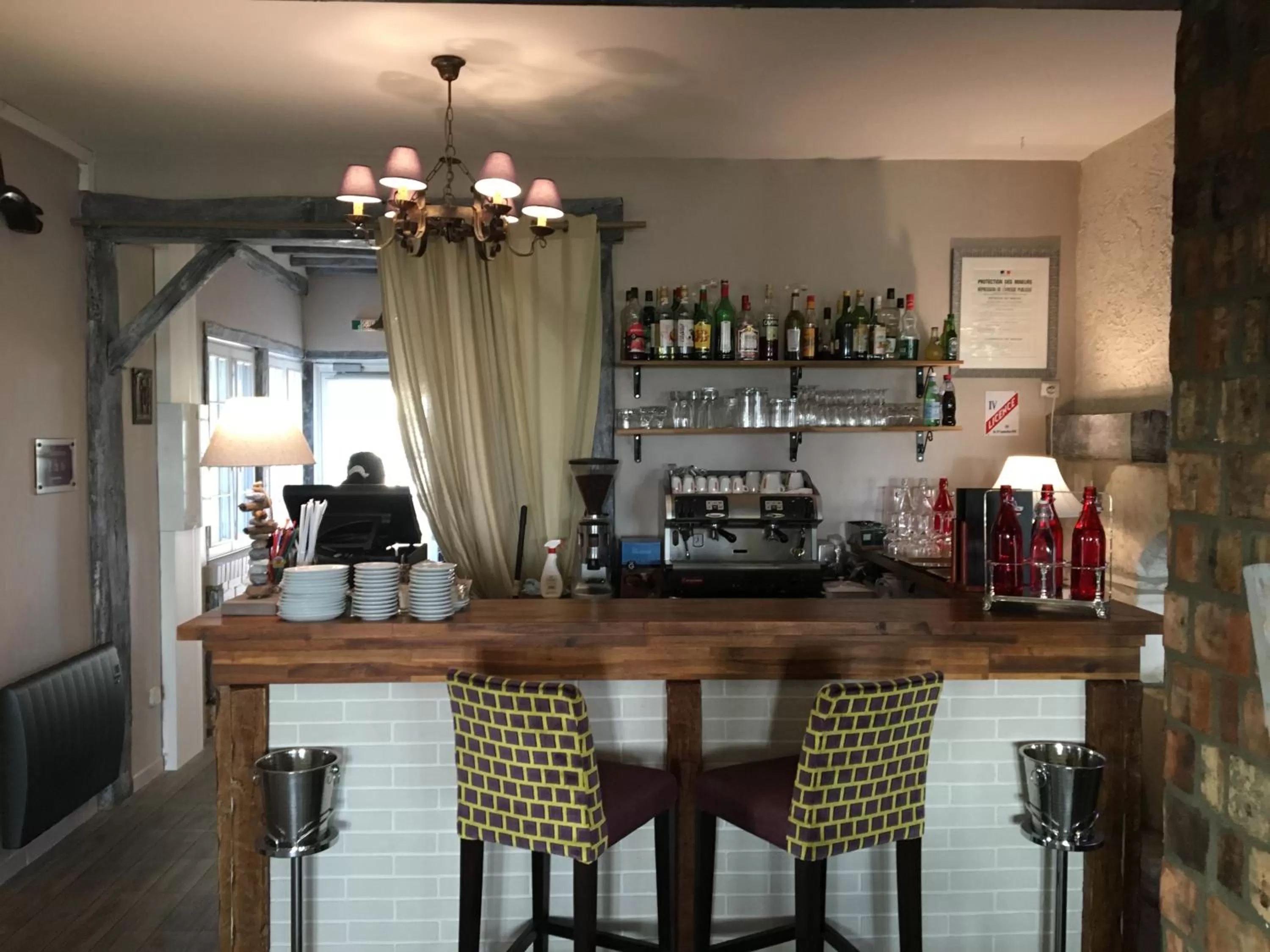 Lounge or bar in Logis Hôtel Les Nymphéas