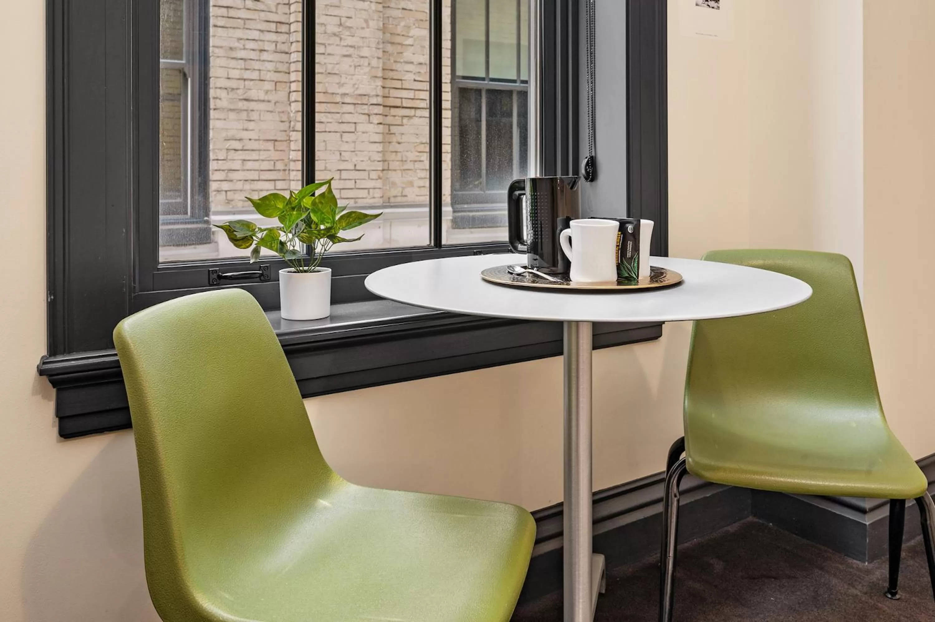 Coffee/tea facilities in The Maverick by Kasa