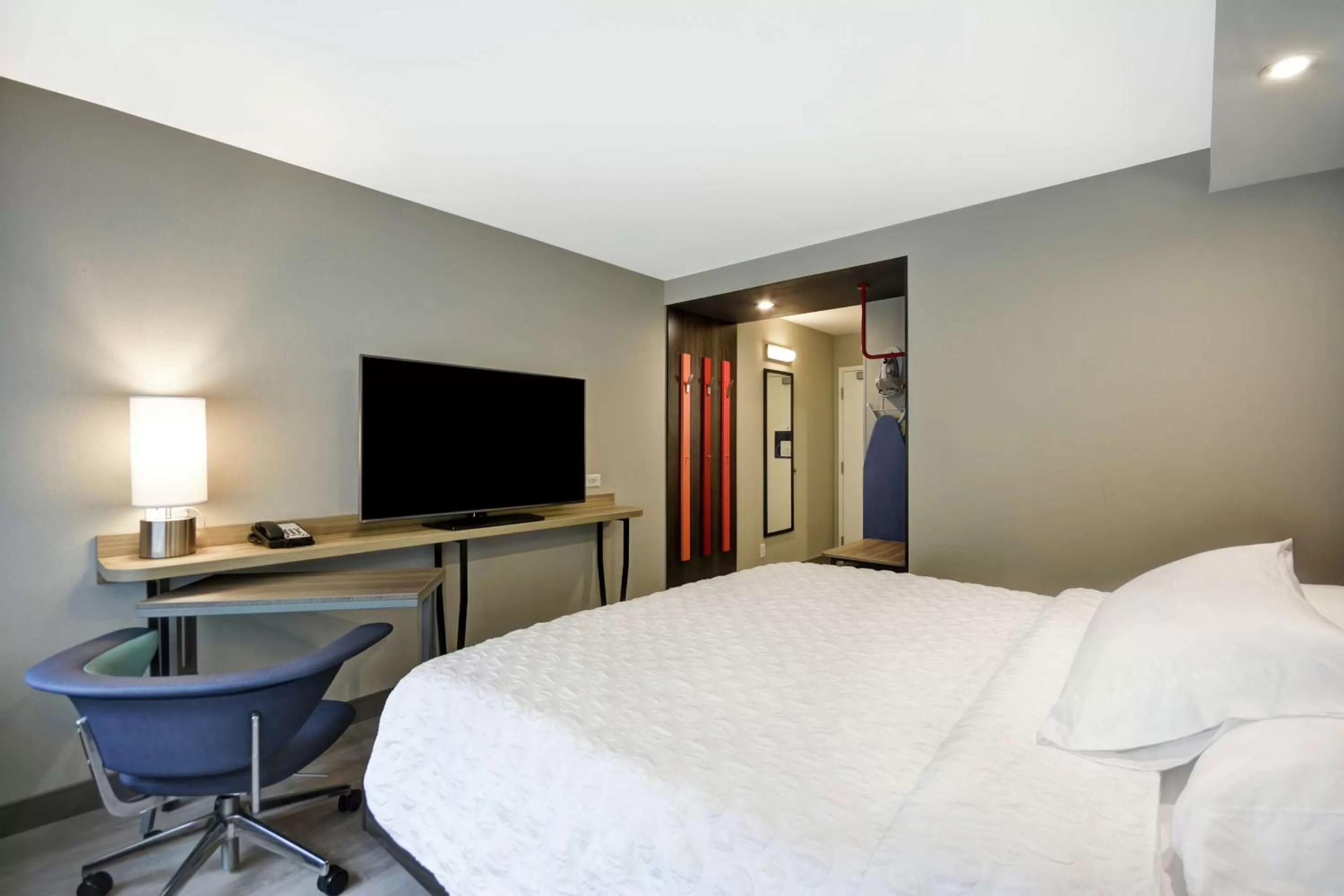 Bedroom, Bed in Tru By Hilton Chicopee Springfield