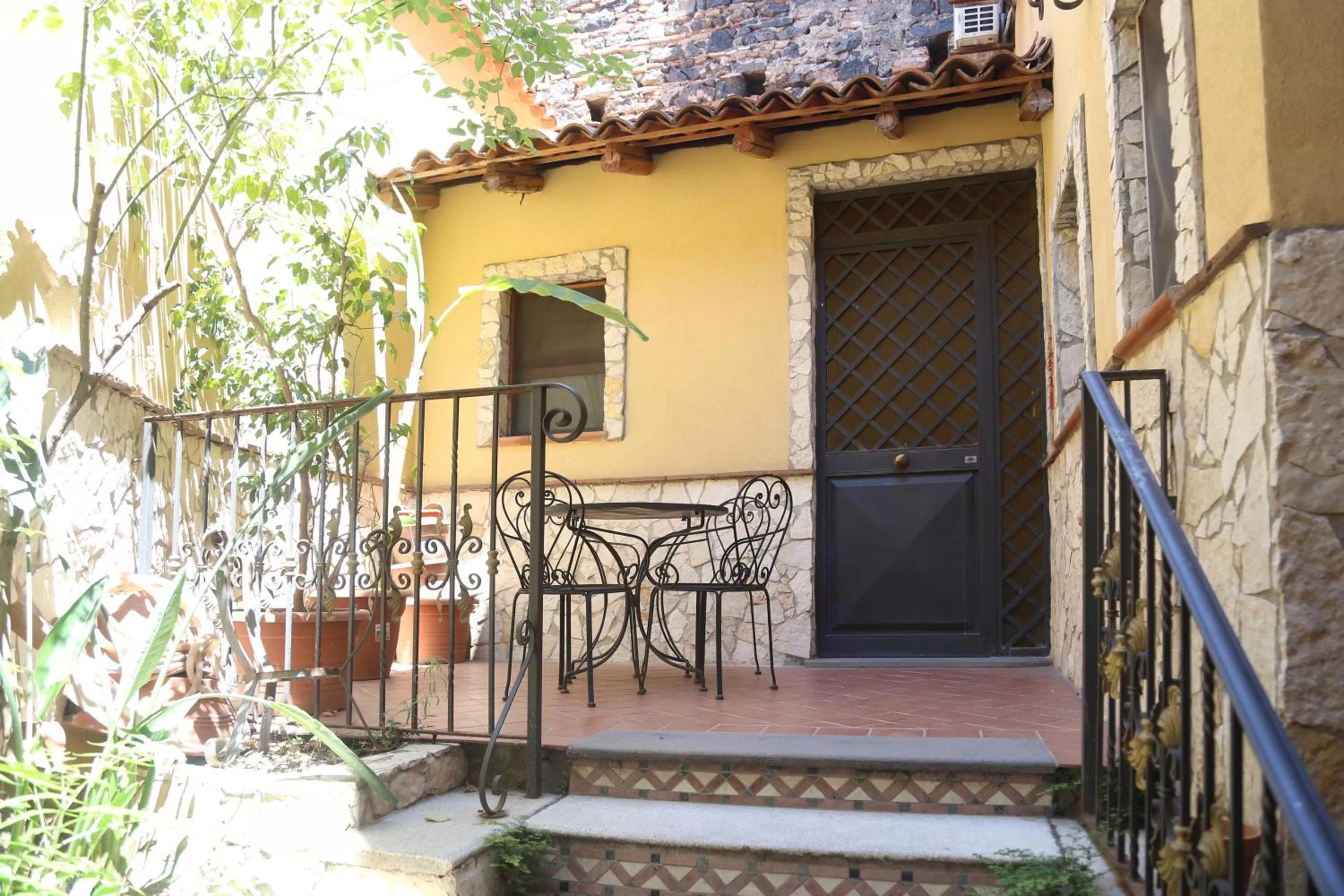 Photo of the whole room in Hotel Sangiuliano 132 centro storico Catania