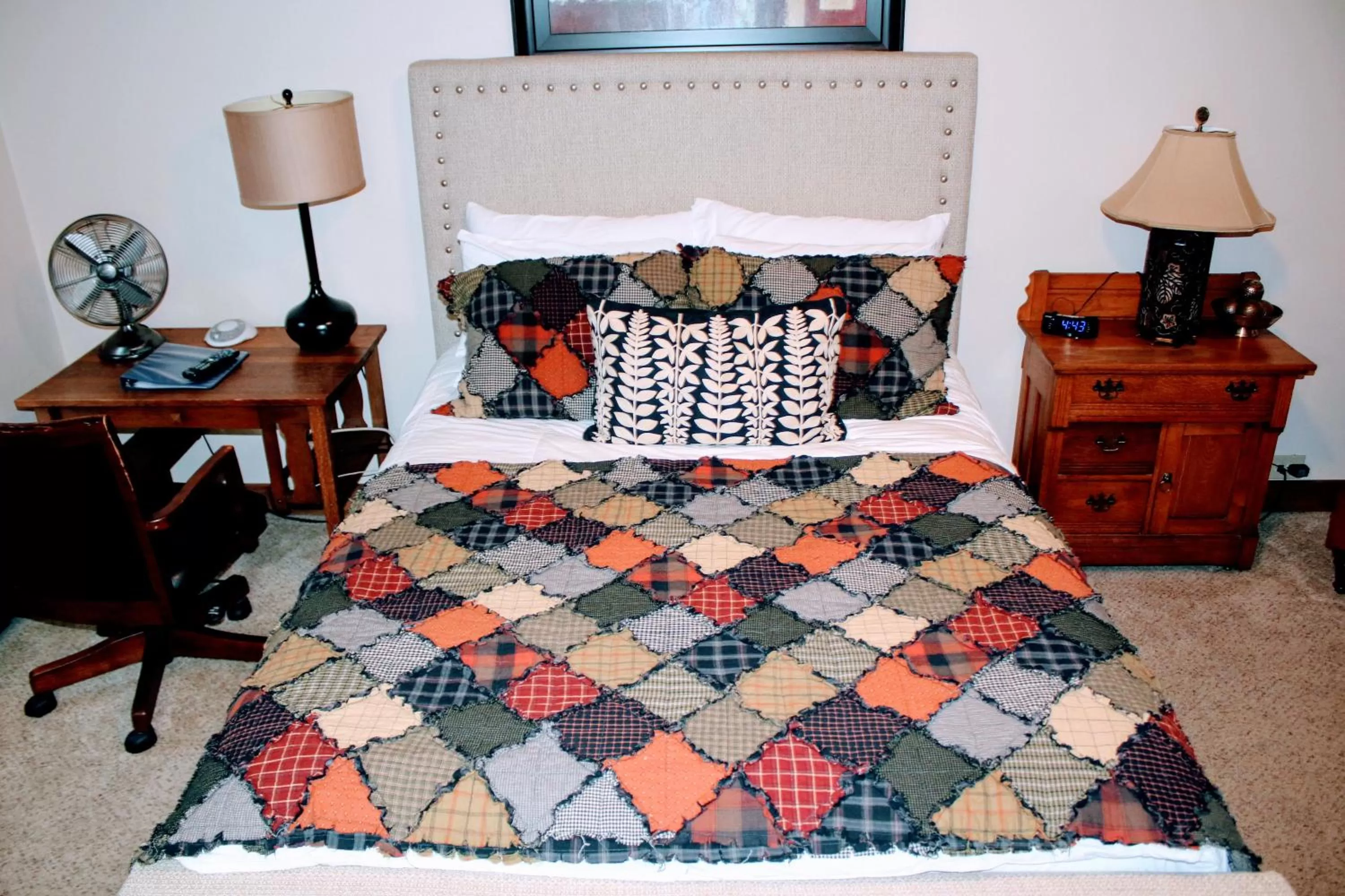 Bed in Iowa House Historic Inn