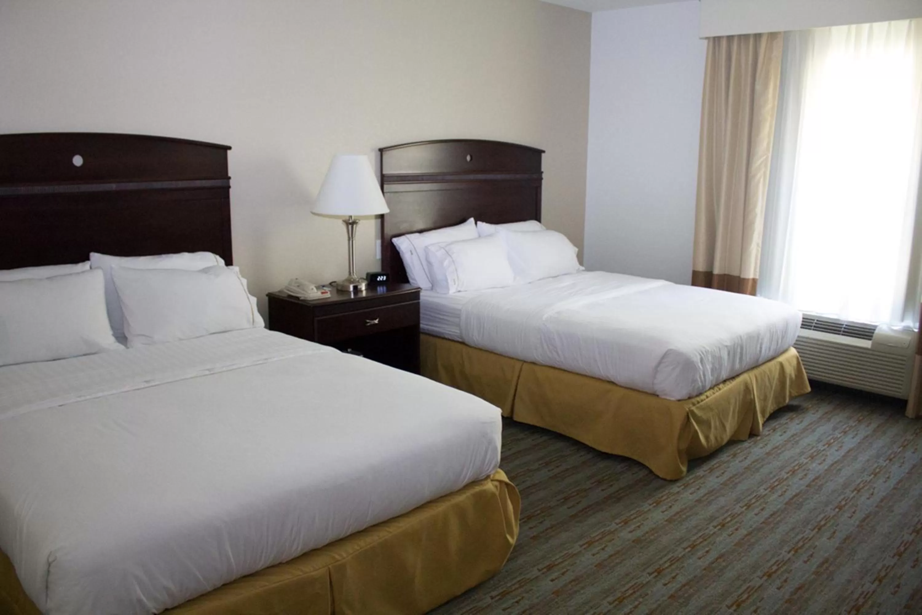 Photo of the whole room, Bed in Holiday Inn Express West Jefferson by IHG