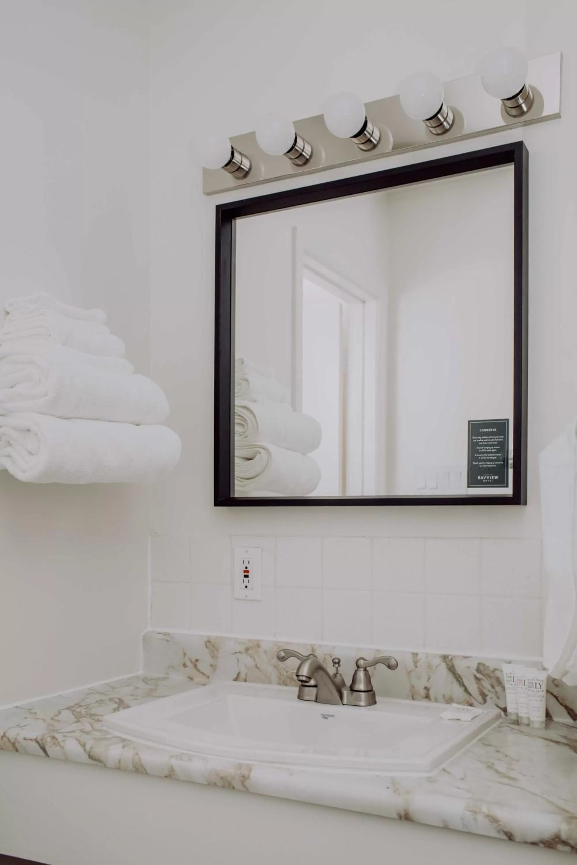 Bed in The Bayview Motel - Fort Frances, ON - Lakeside Motel