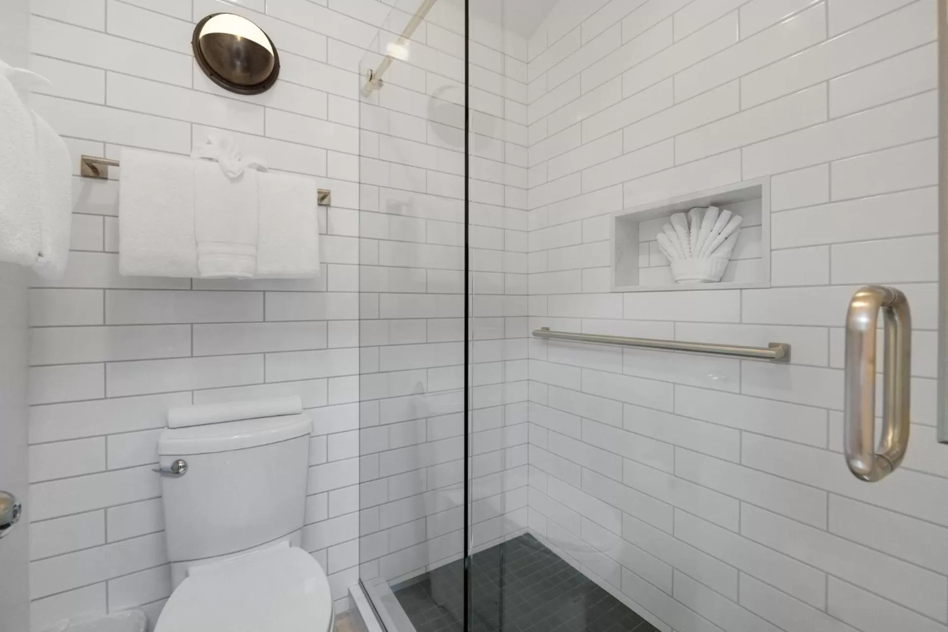 Shower, Bathroom in The Waves