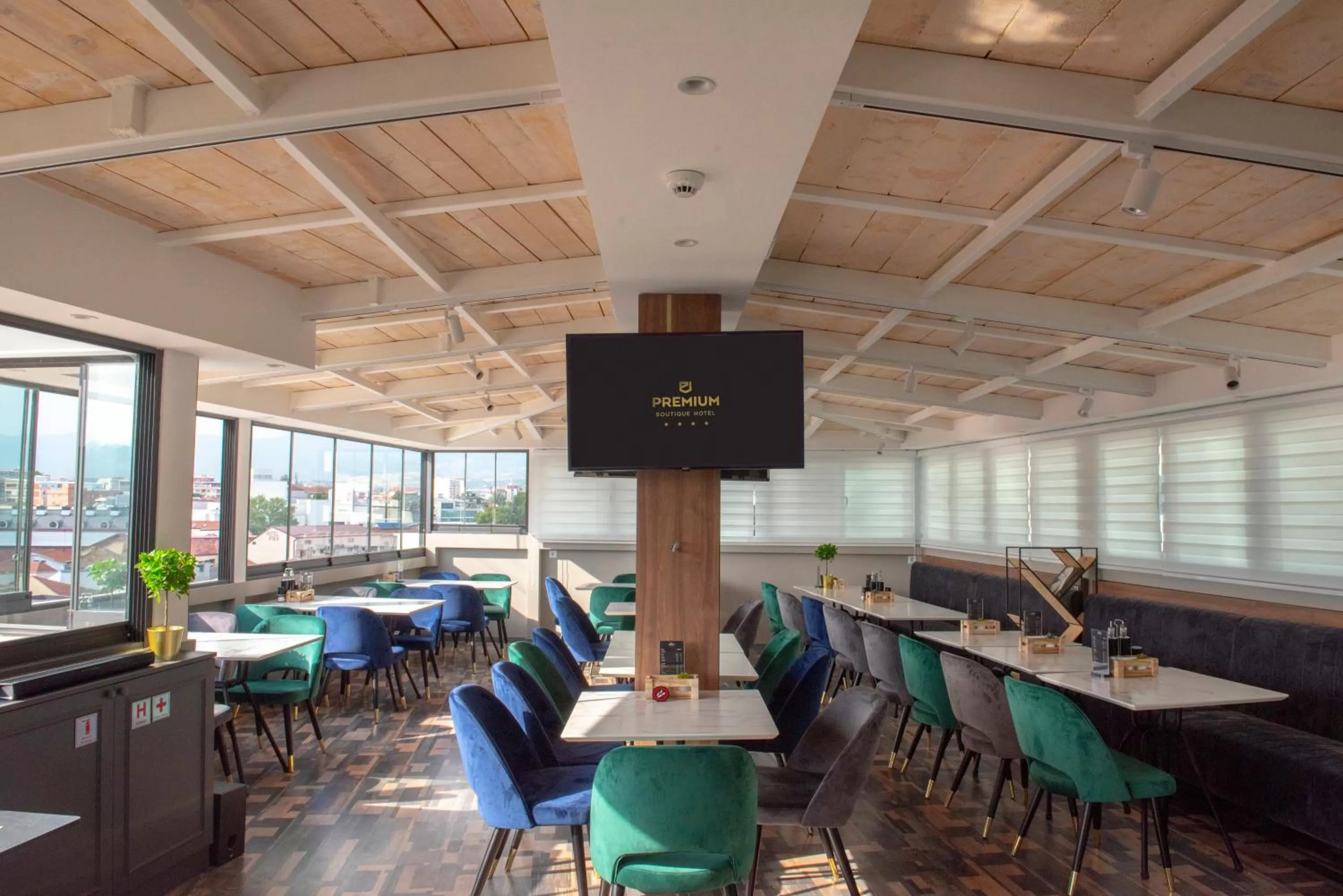 Restaurant/places to eat in Hotel Premium