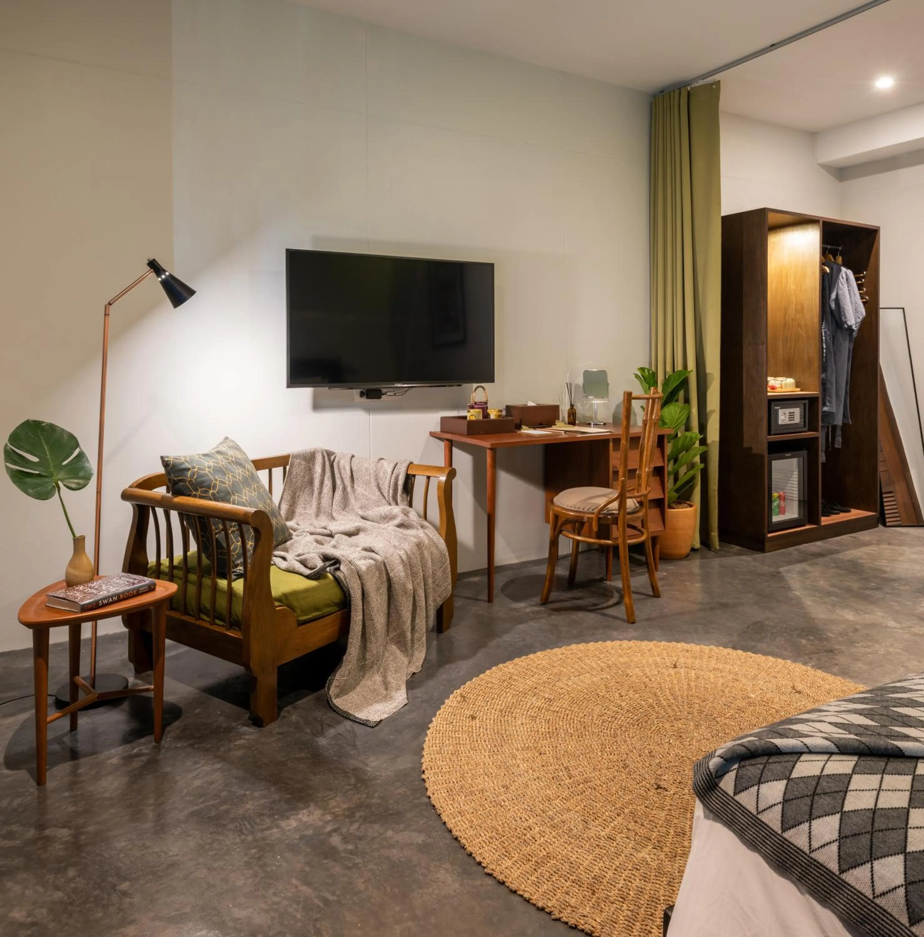 Bedroom, Bed in Cherlock hotel