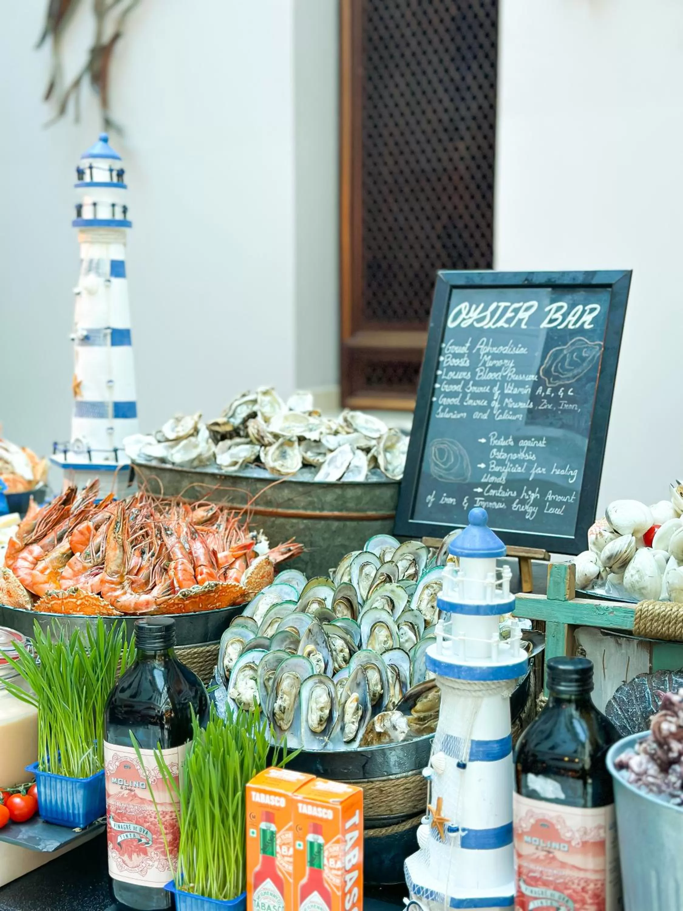 Restaurant/places to eat in Mövenpick Hotel & Apartments Bur Dubai