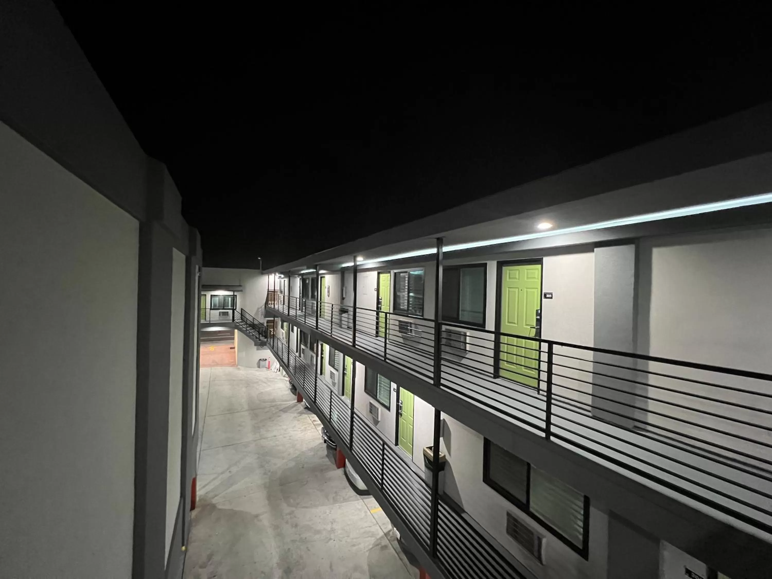 Night in Deluxe Inn Hawthorne/ LAX