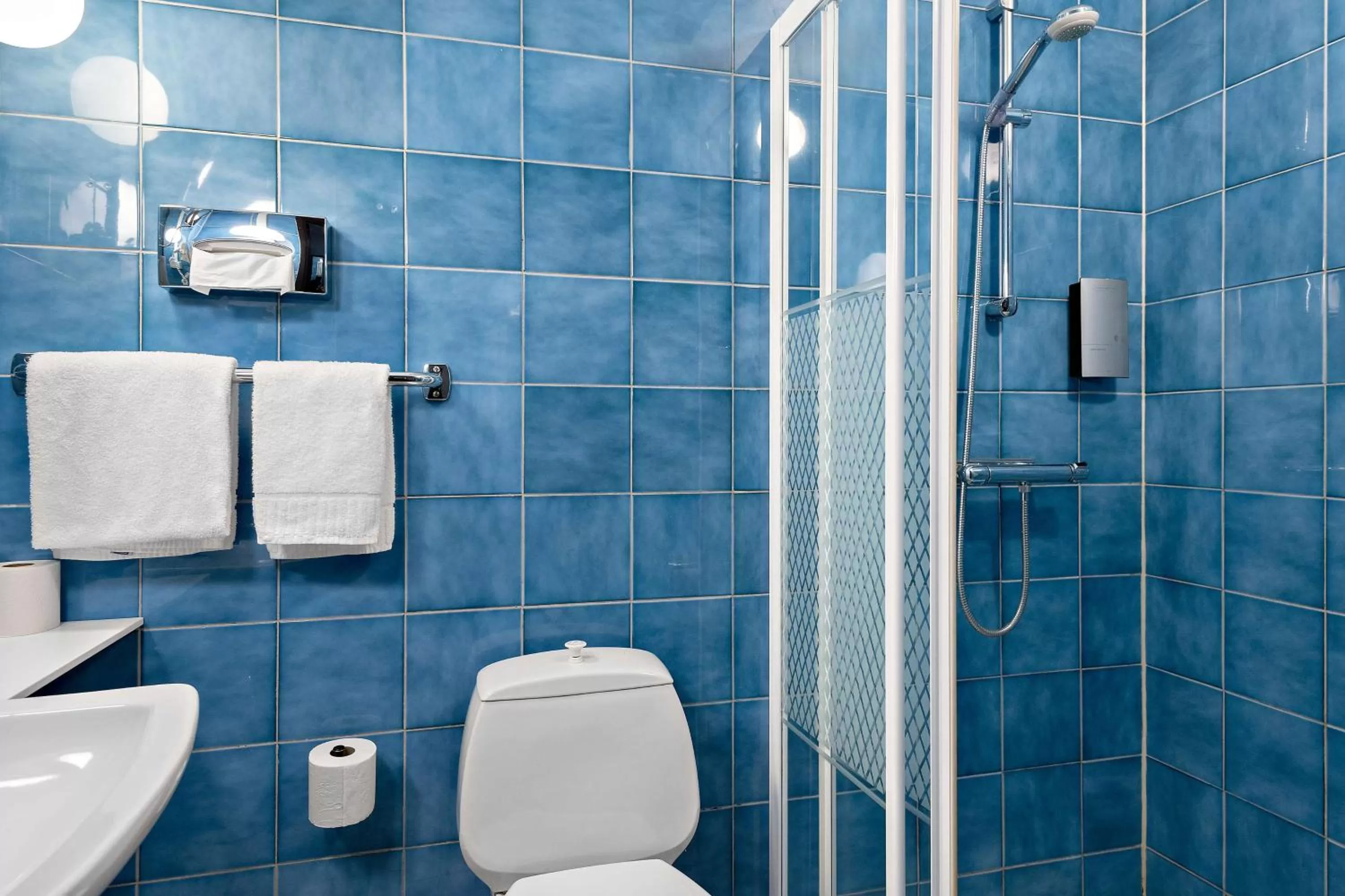 Bathroom in Best Western Strand Hotel