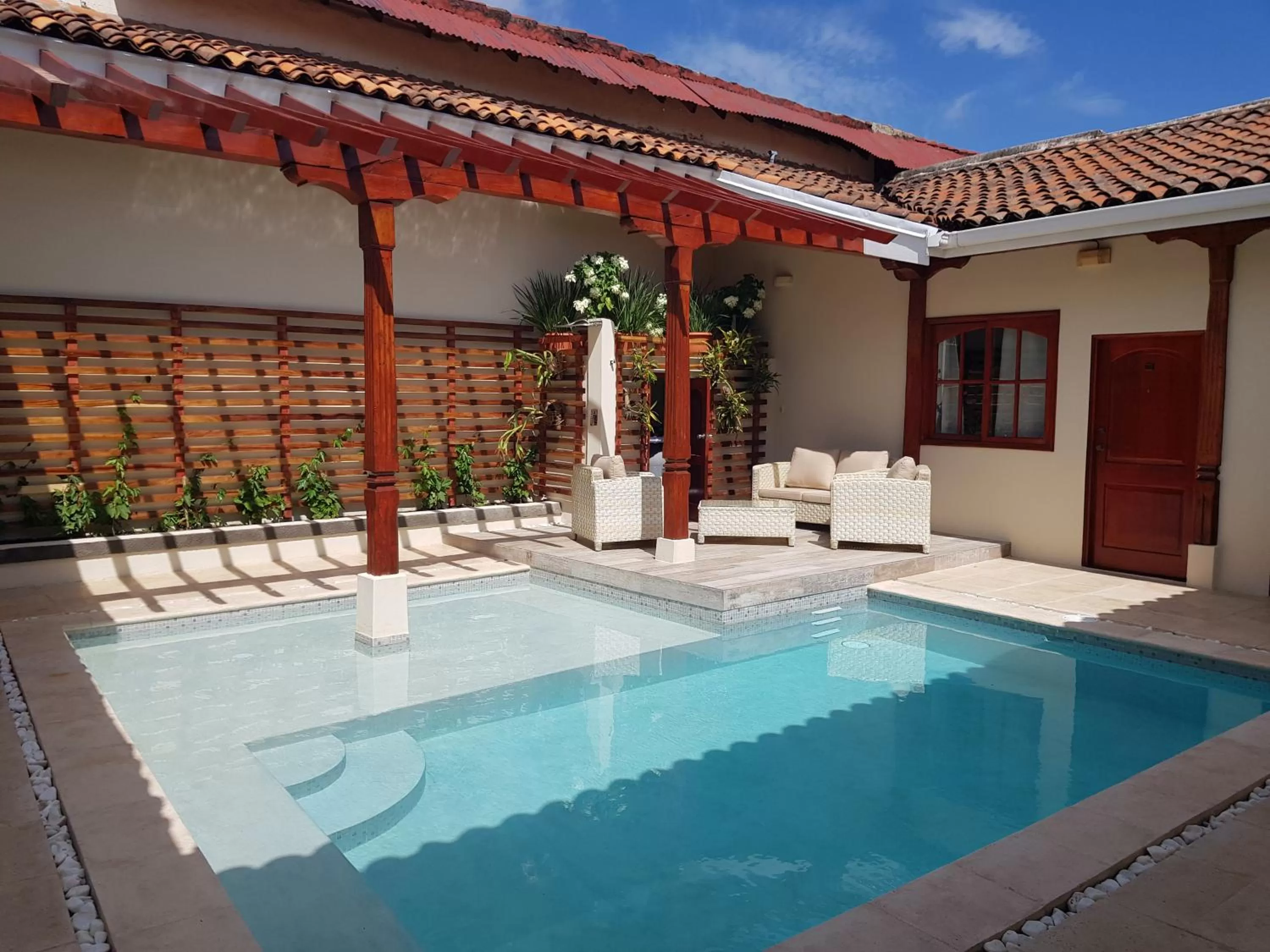 Swimming pool in Hotel la Perla Leon