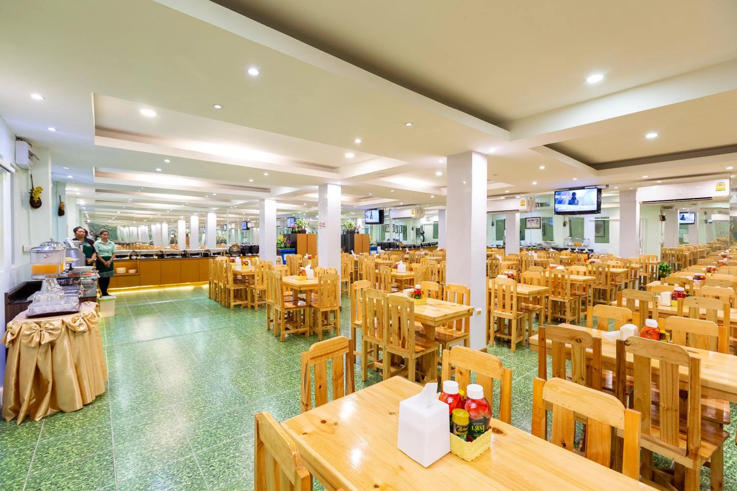 Restaurant/places to eat in Lucky Green View