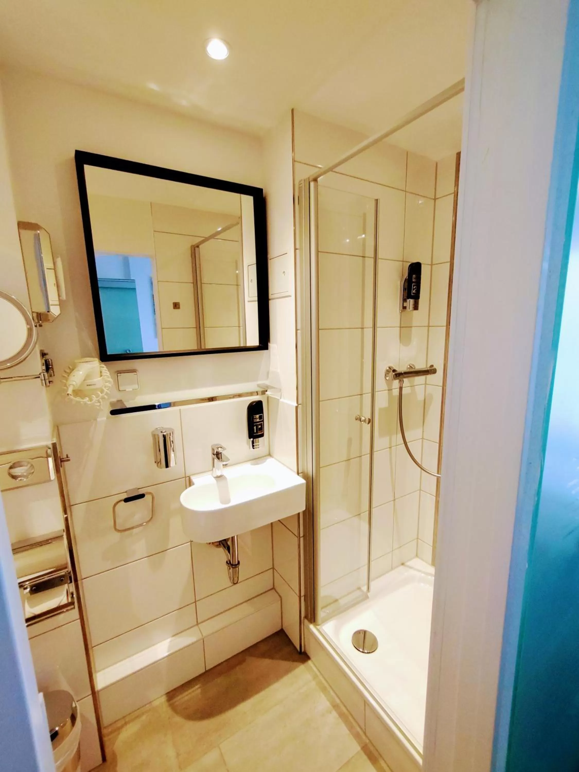 Shower in Les Nations