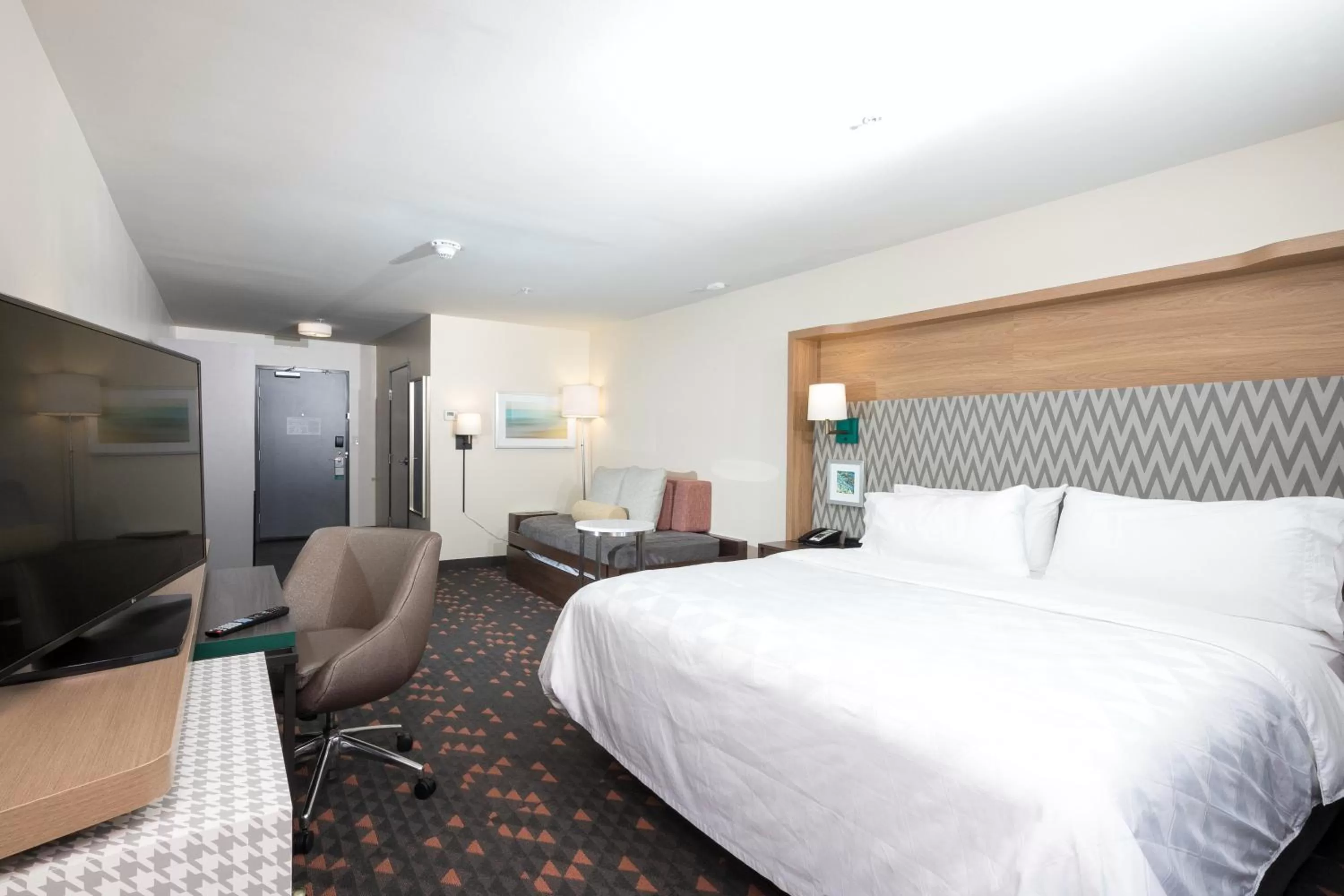 Bedroom, Bed in Holiday Inn - Kalamazoo West by IHG