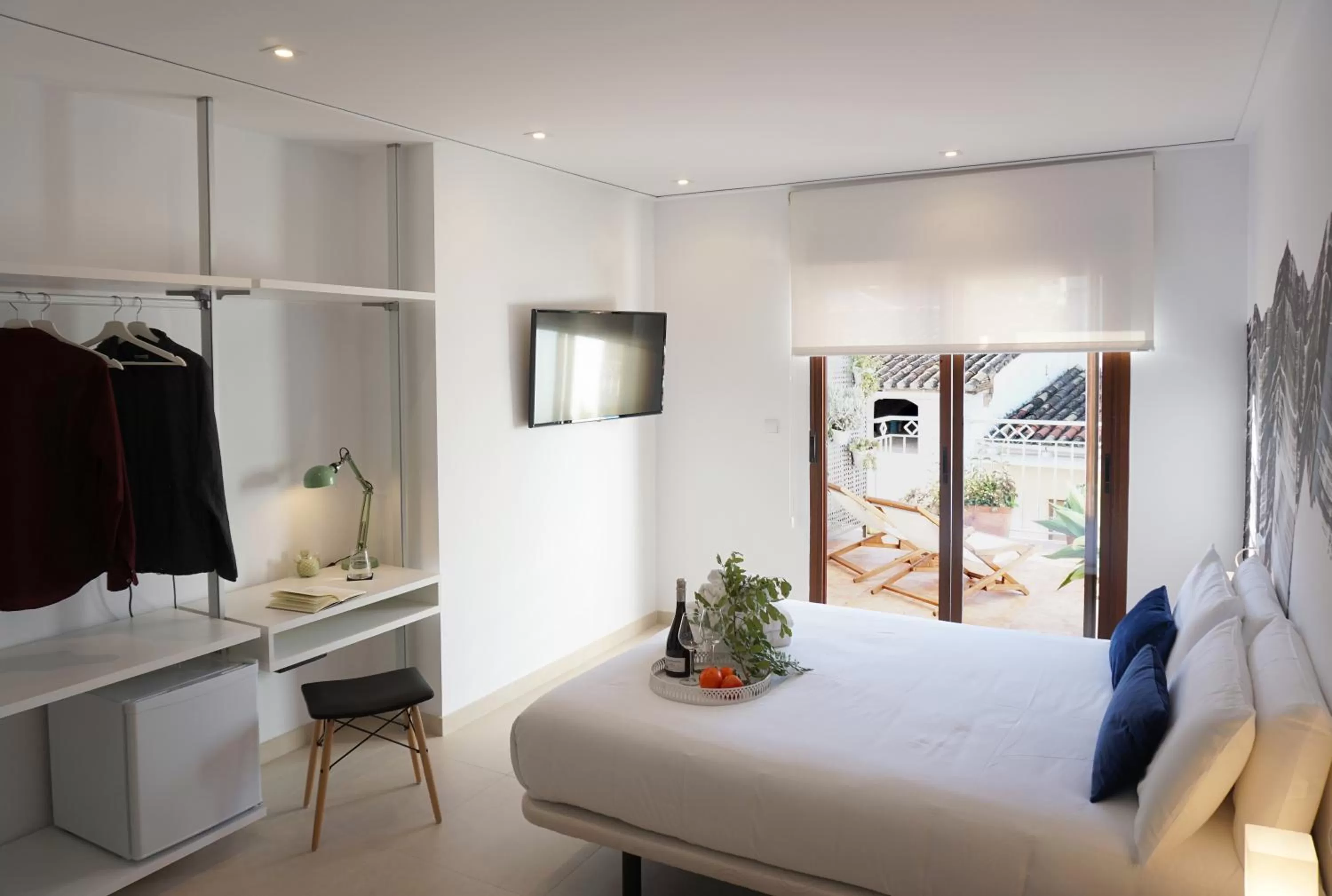 Communal lounge/ TV room, TV/Entertainment Center in Mardenit Hotel Boutique