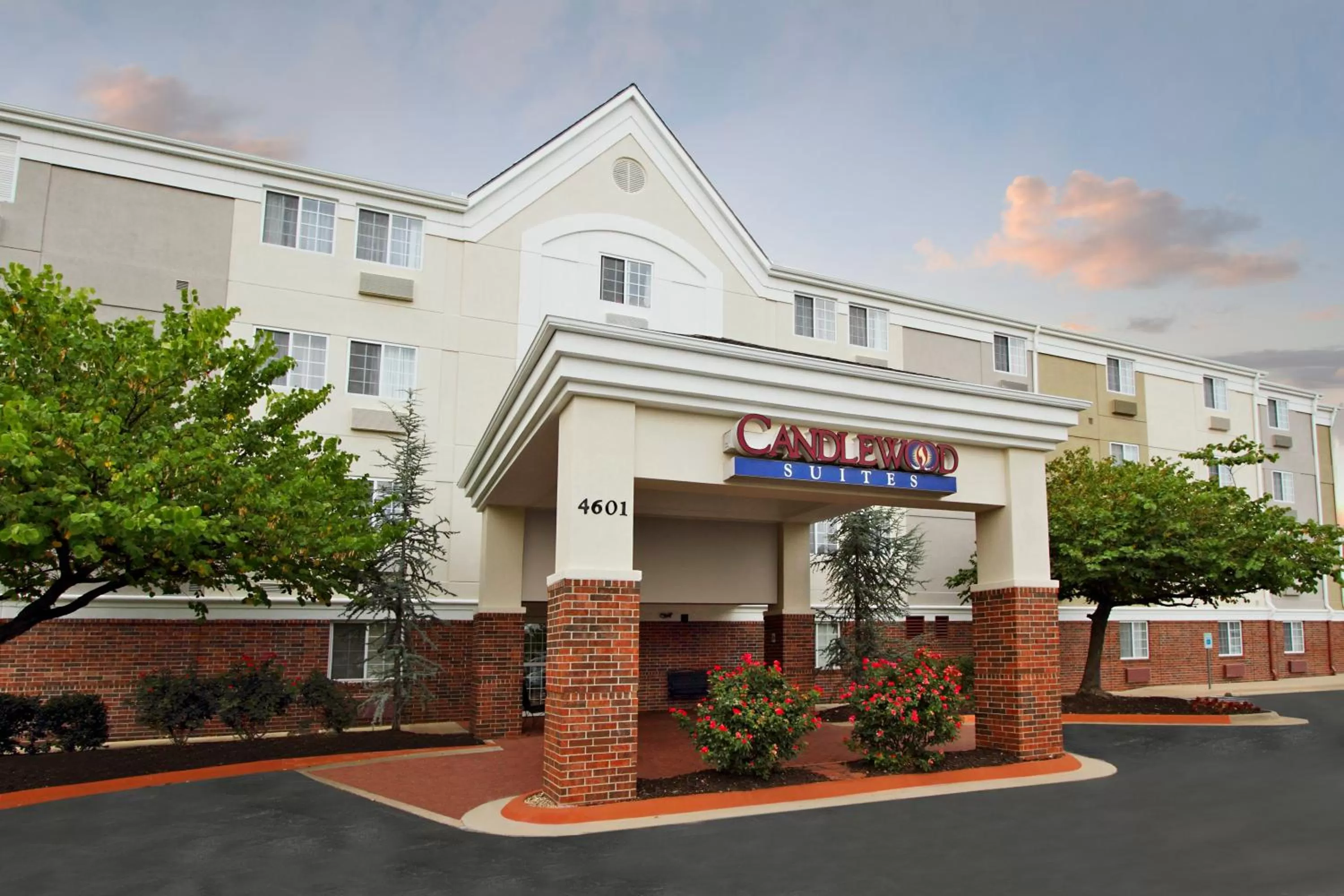 Property building in Candlewood Suites Rogers-Bentonville by IHG