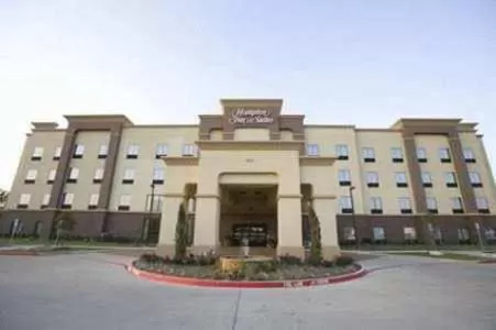 Property building in Hampton Inn & Suites Dallas-DeSoto