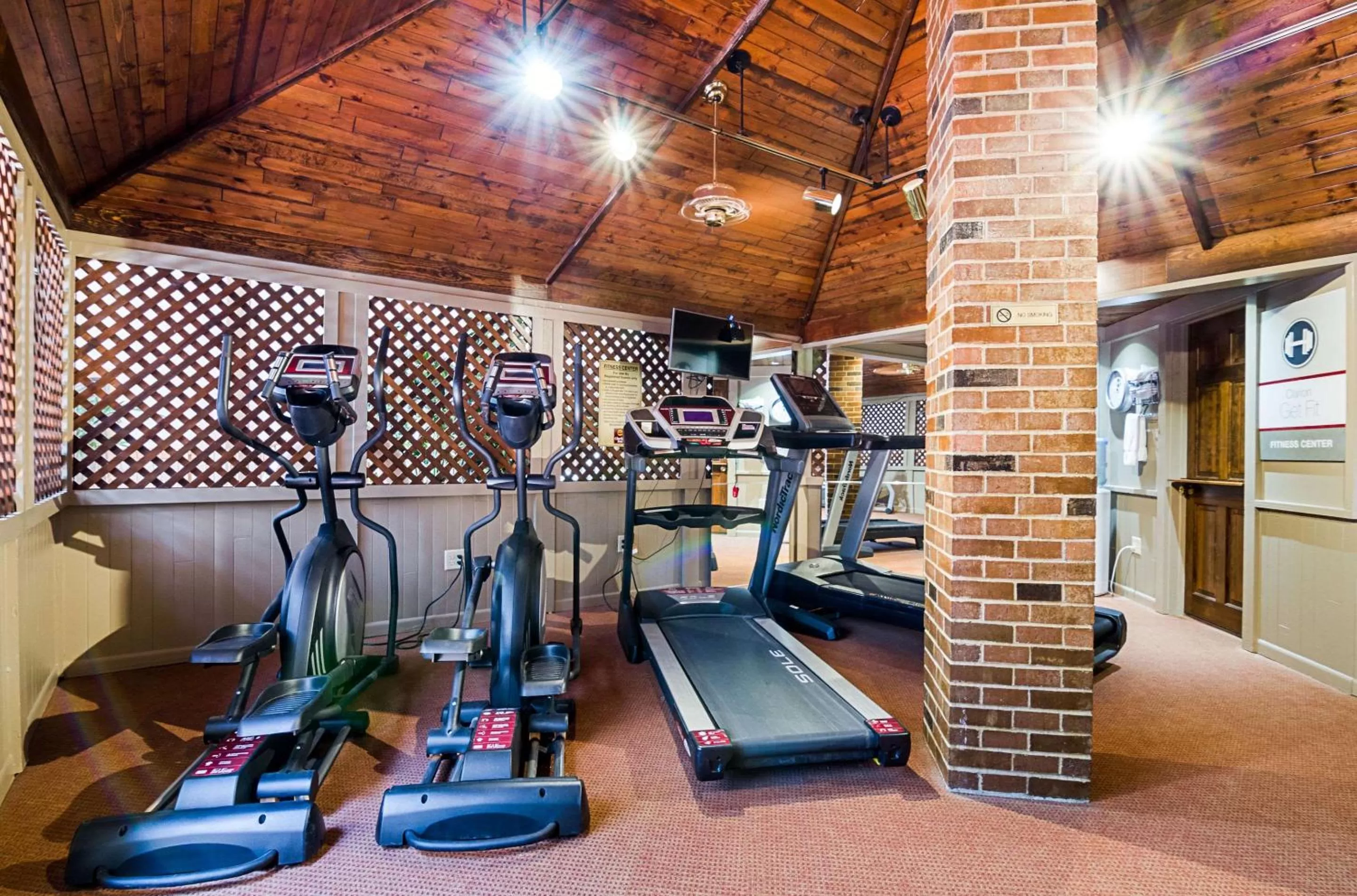 Fitness centre/facilities in Clarion Inn Garden City