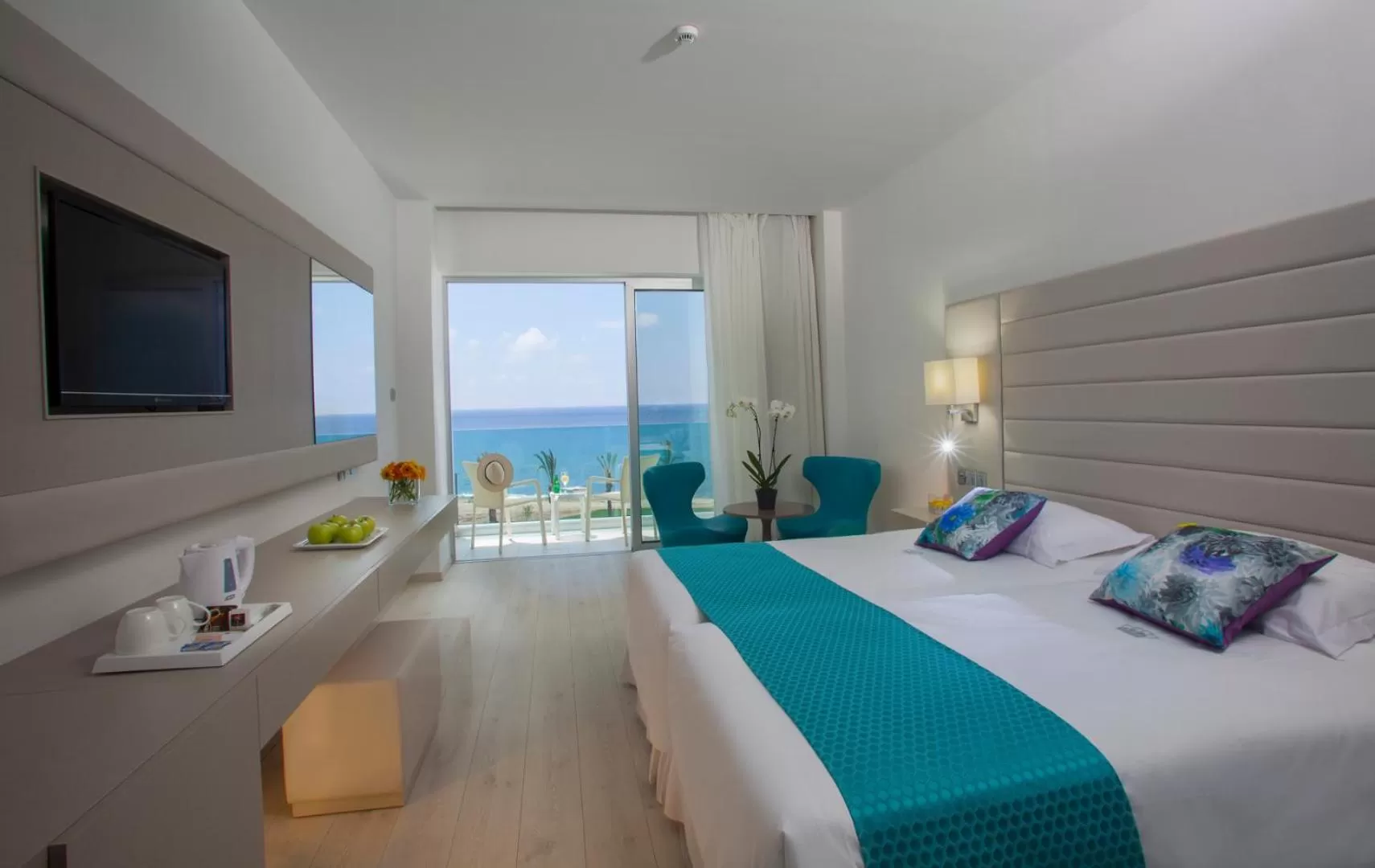 Bed in King Evelthon Beach Hotel & Resort