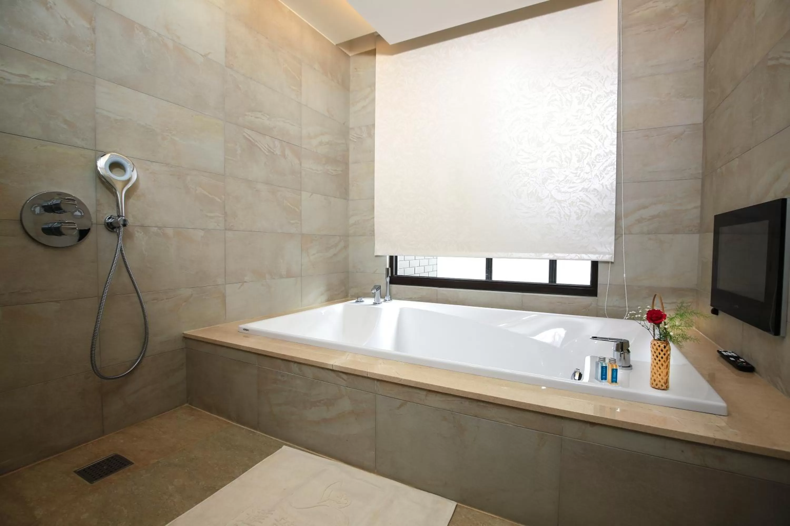 Shower in Darlon Hotel