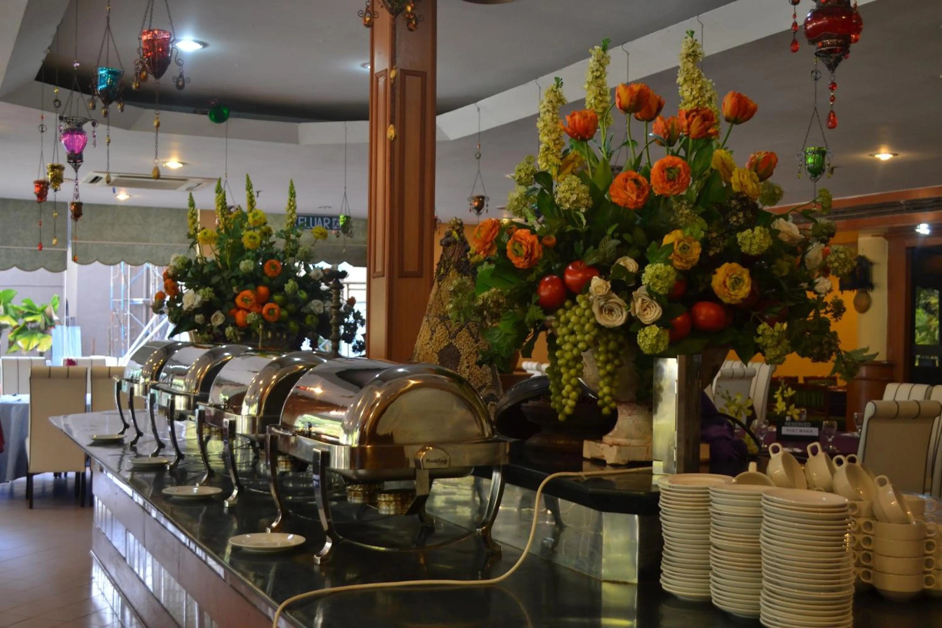 Restaurant/places to eat in De Rhu Beach Resort