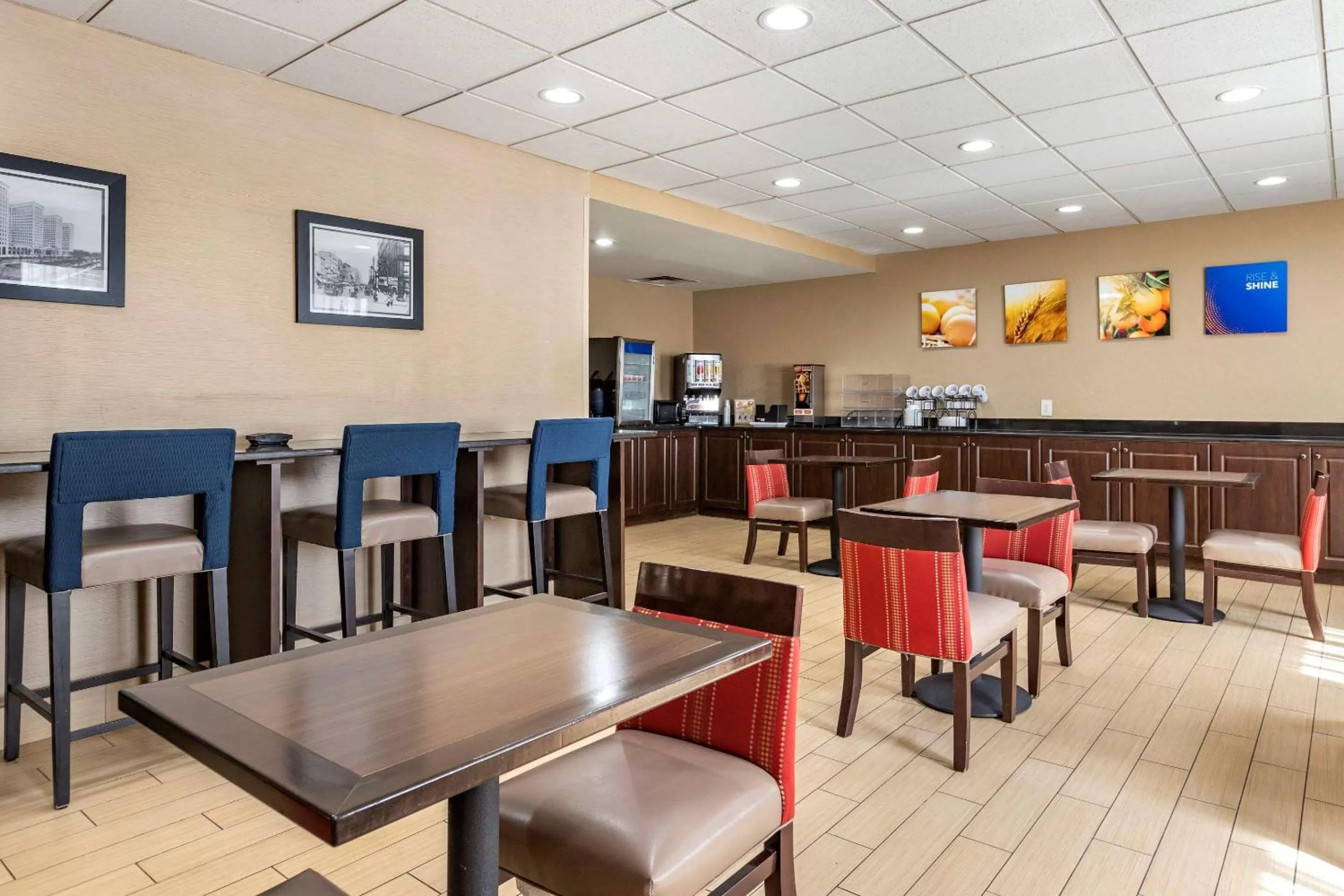 Restaurant/places to eat in Comfort Inn Warren - Detroit North