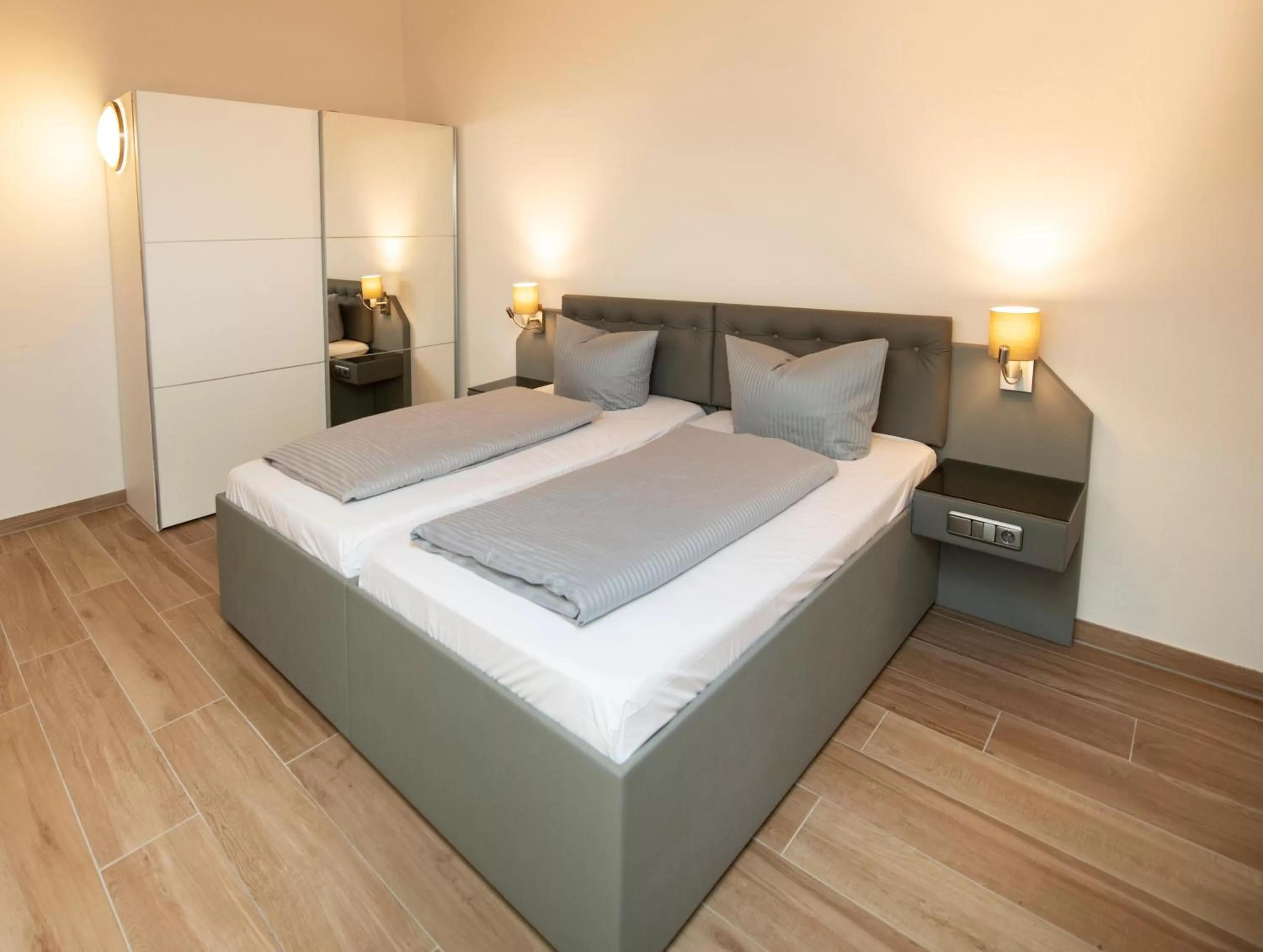 Bedroom, Bed in Stadthotel Donauwörth