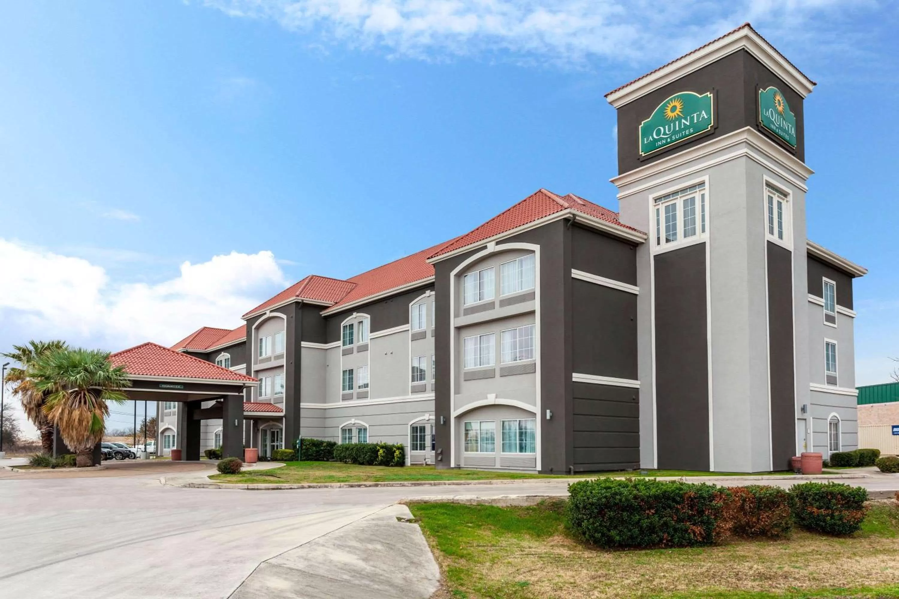 Property building in La Quinta by Wyndham Seguin