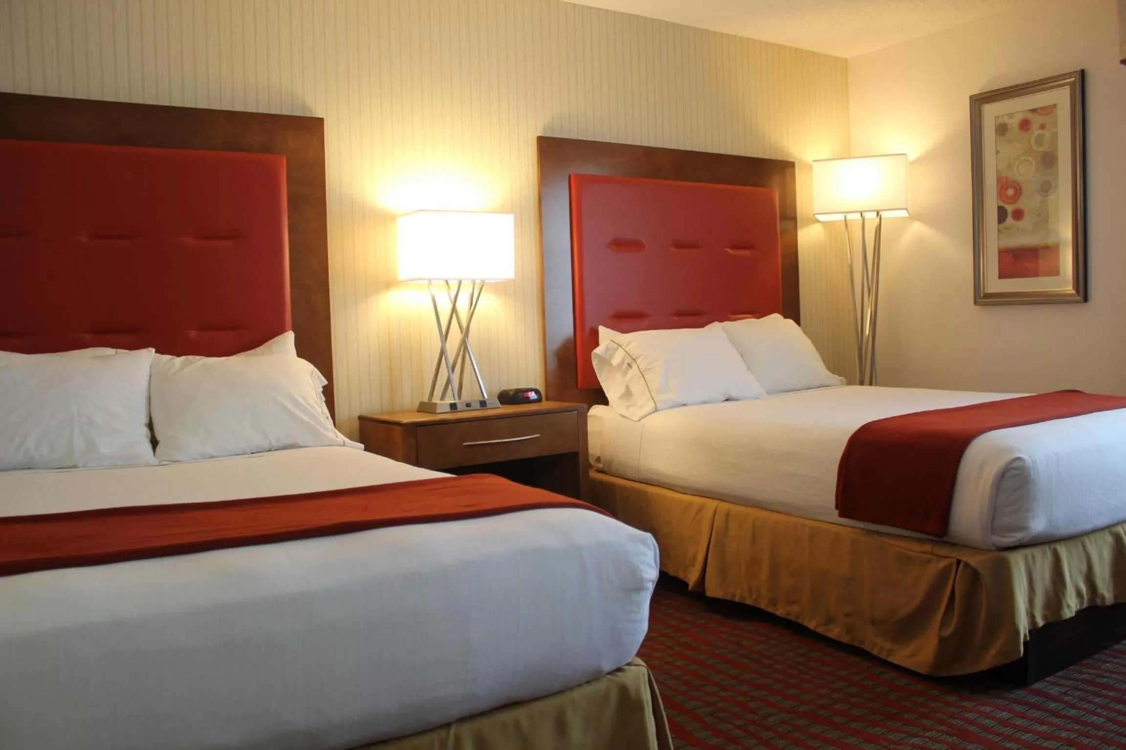 Bed in Holiday Inn Express Boston-Milford by IHG