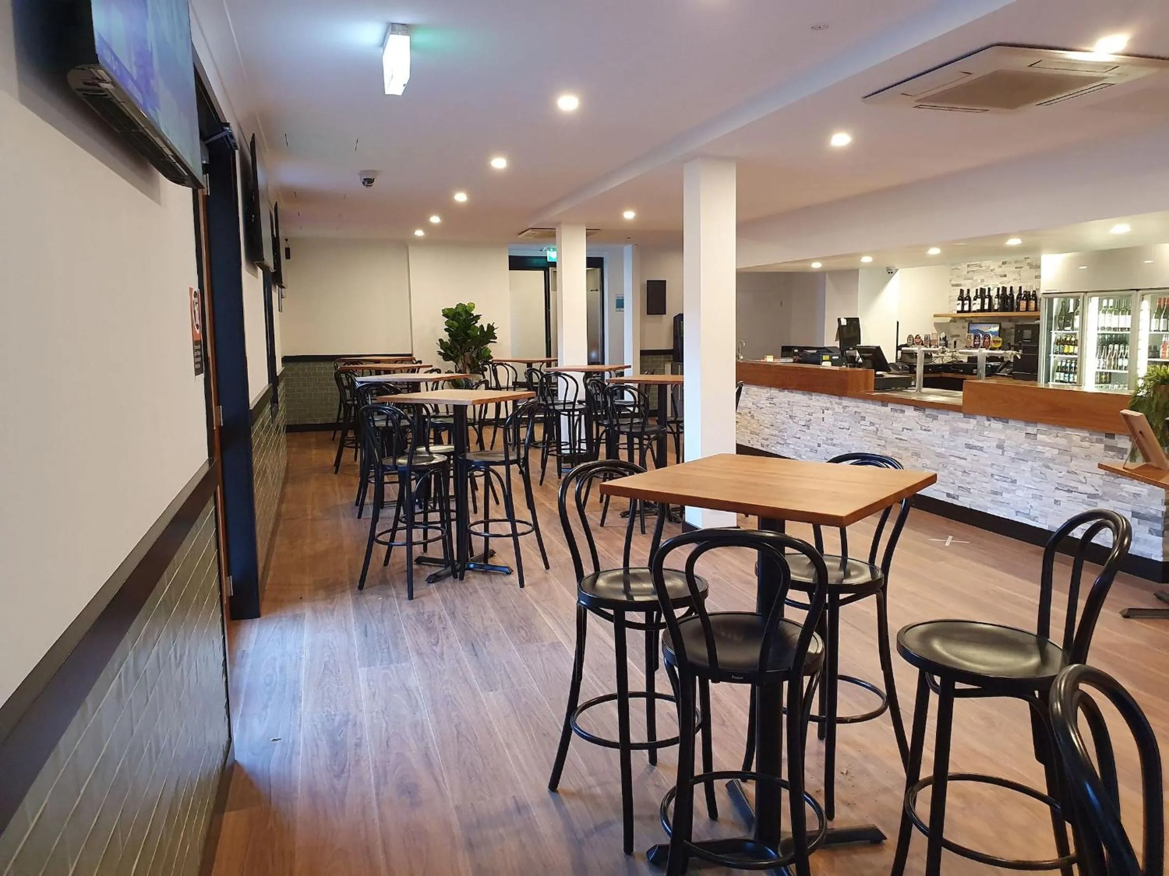 Lounge or bar in Empire Hotel Goulburn