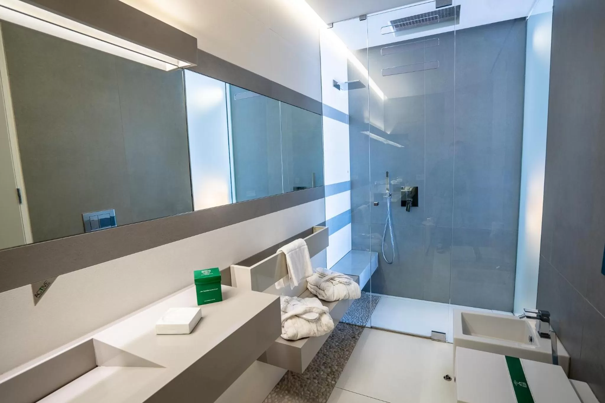 Shower in Covo dei Saraceni