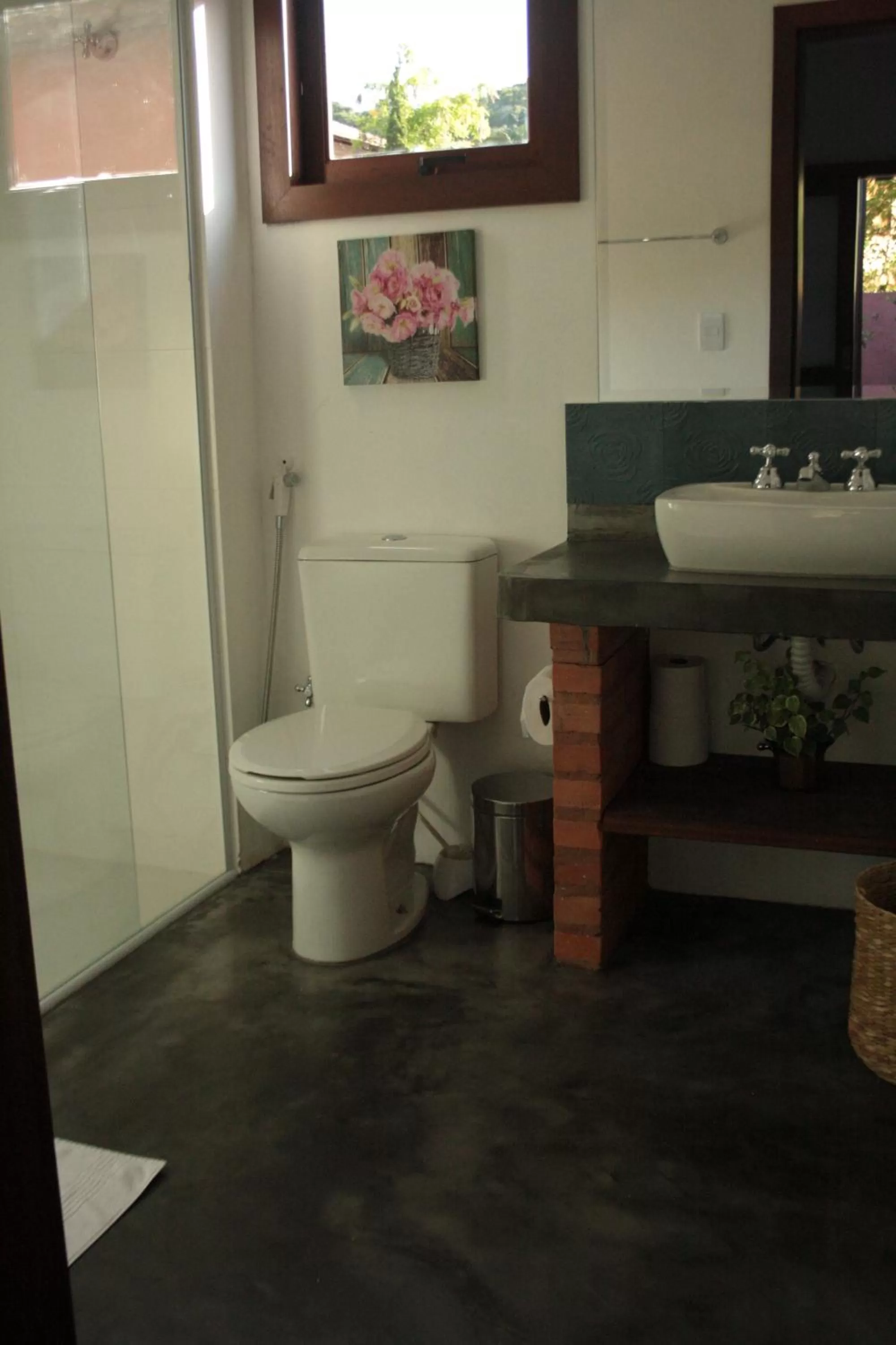 Toilet in Pousada Vila Rosada