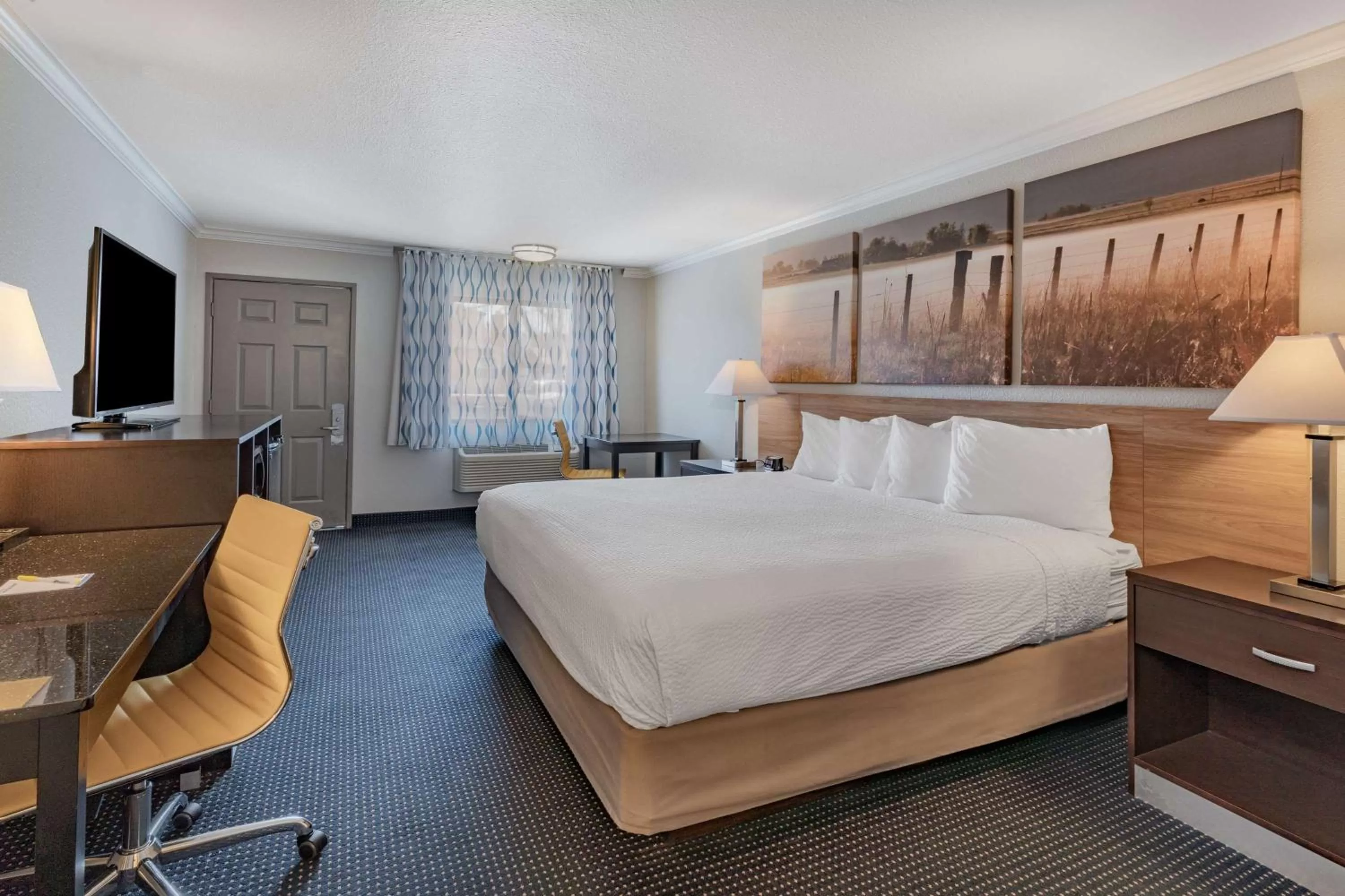 Bedroom, Bed in Days Inn by Wyndham Winnemucca