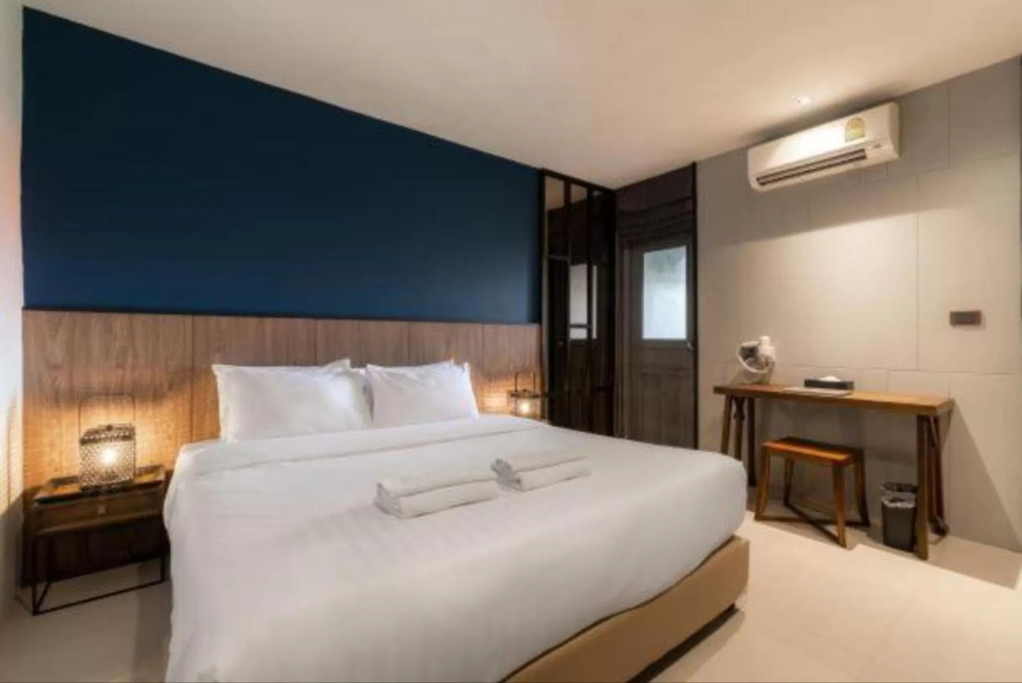 Bedroom, Bed in L Nimman