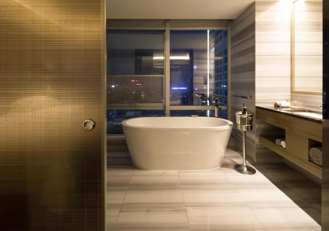 Bath in Rhombus Park Aura Chengdu Hotel
