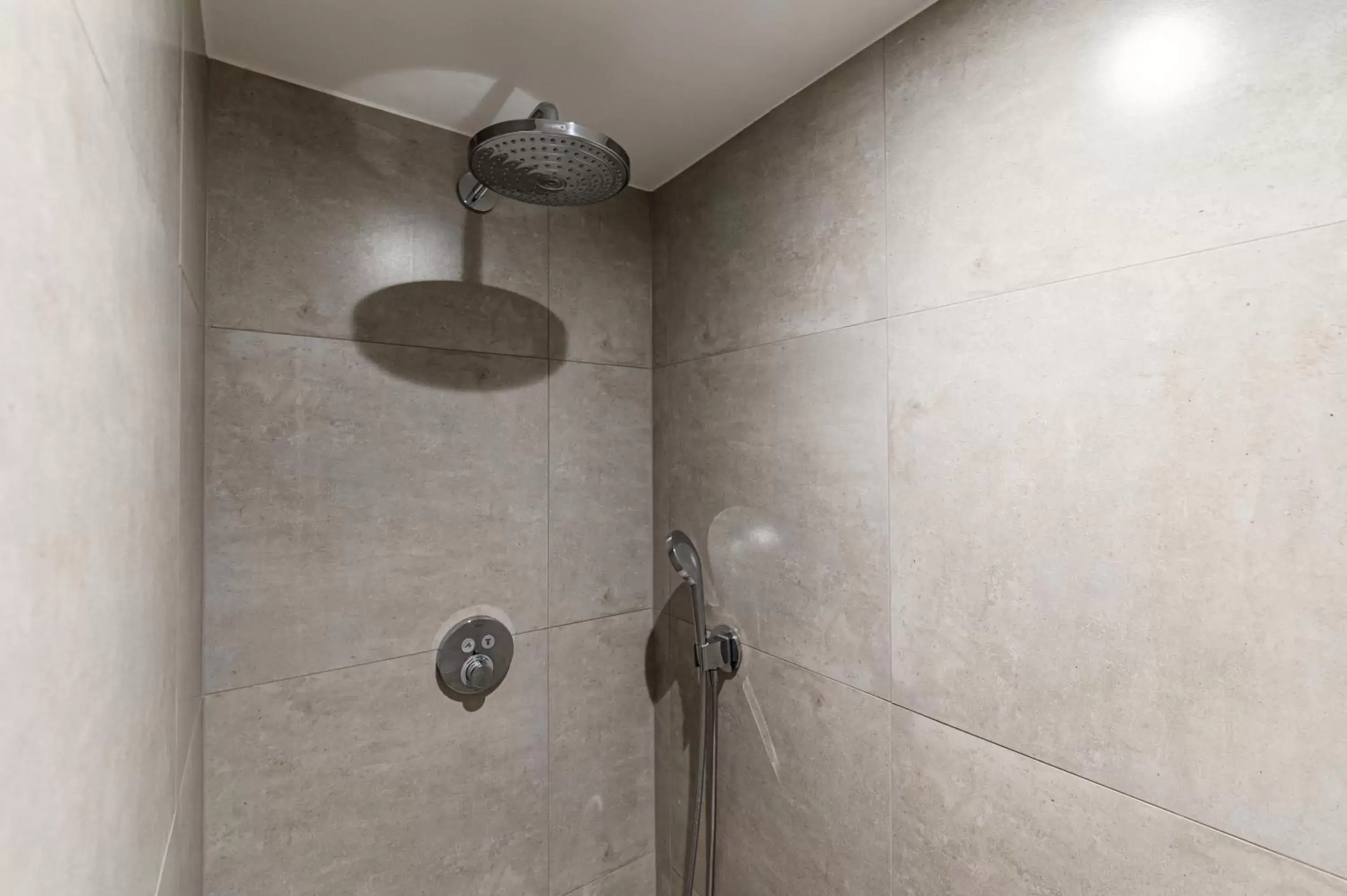 Triple Room in Hotel Le Bois De Bruges Triple Room in Hotel Le Bois De Bruges