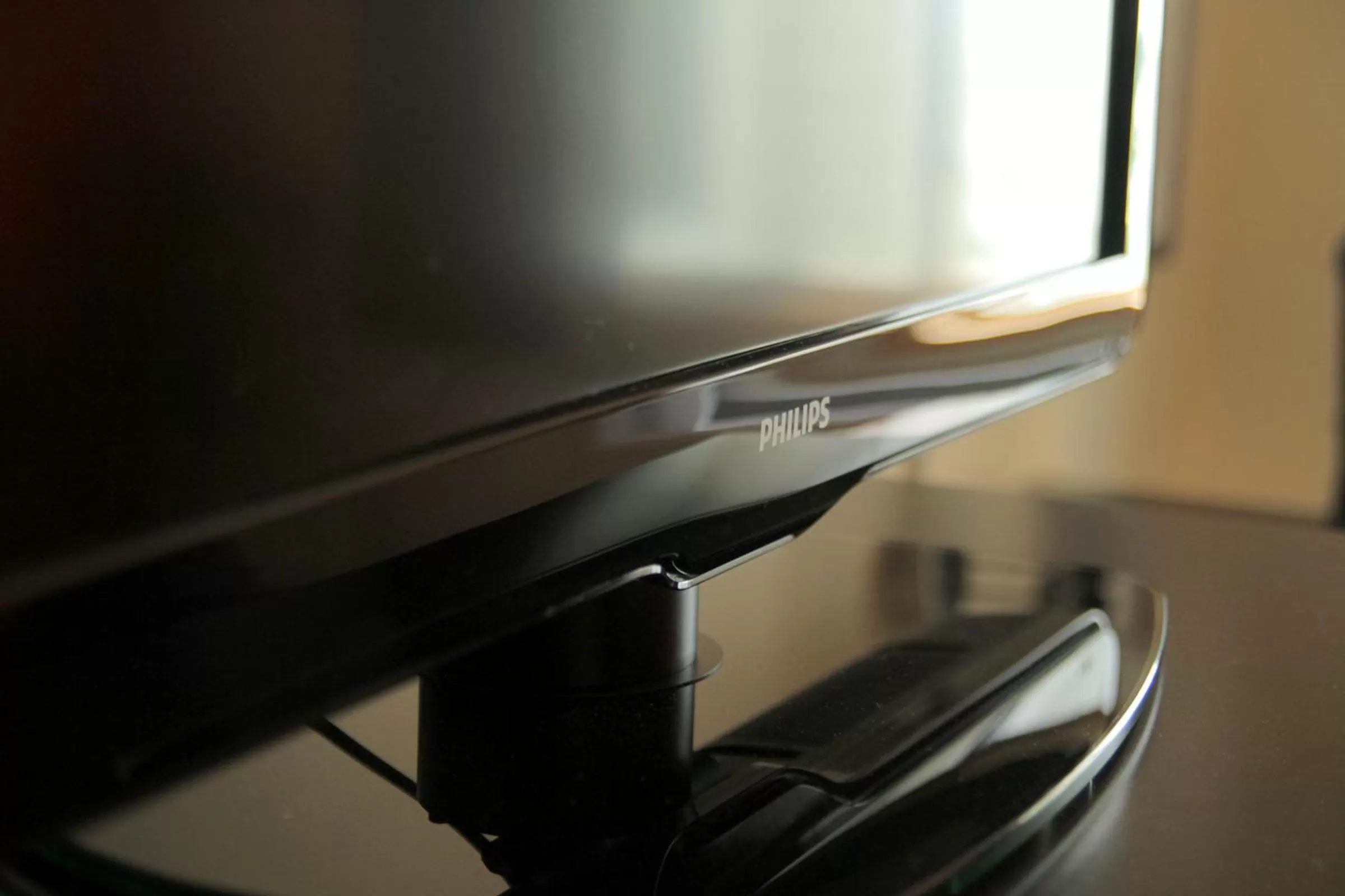 TV and multimedia in AmericInn by Wyndham New London