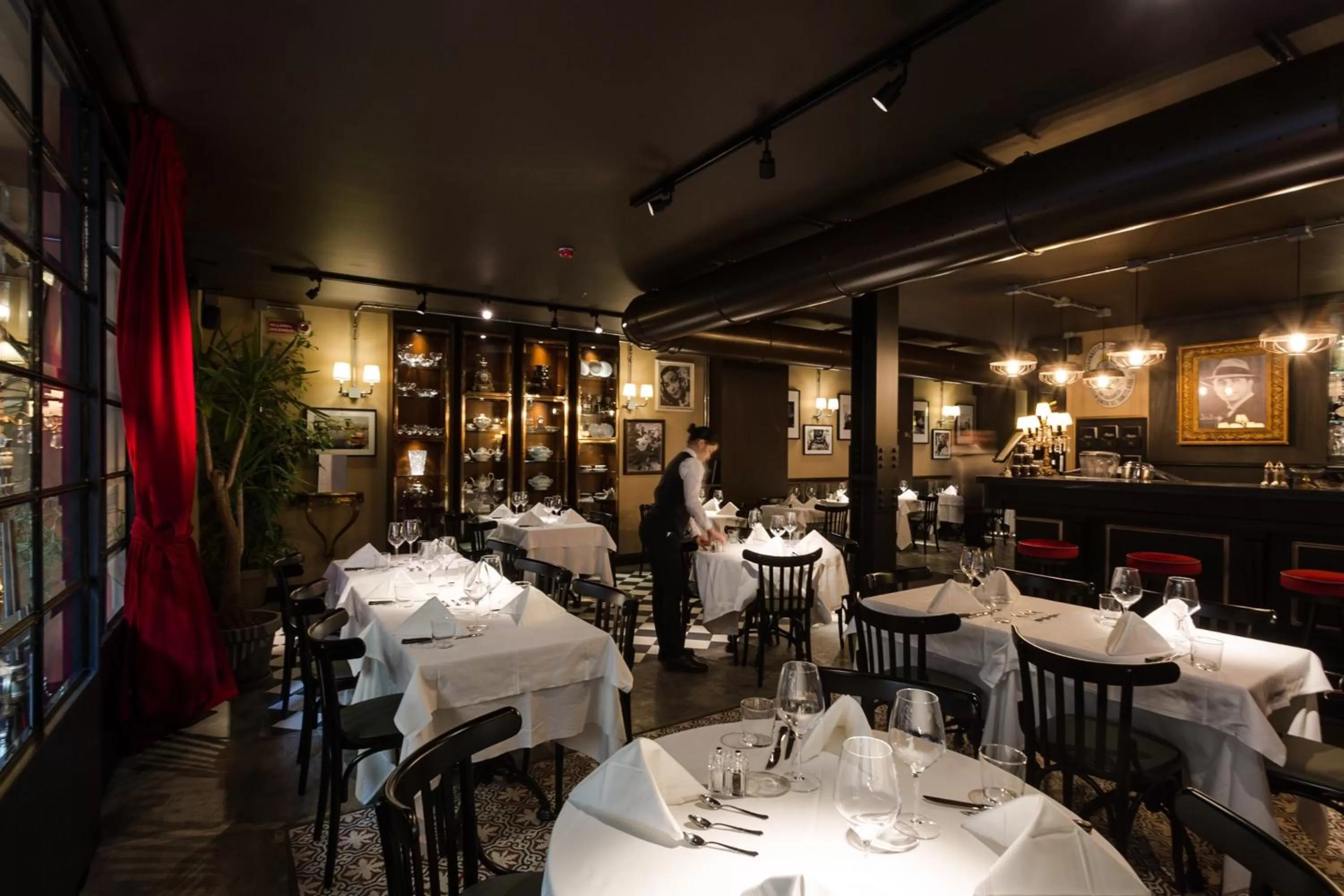 Restaurant/places to eat in Speronari Suites