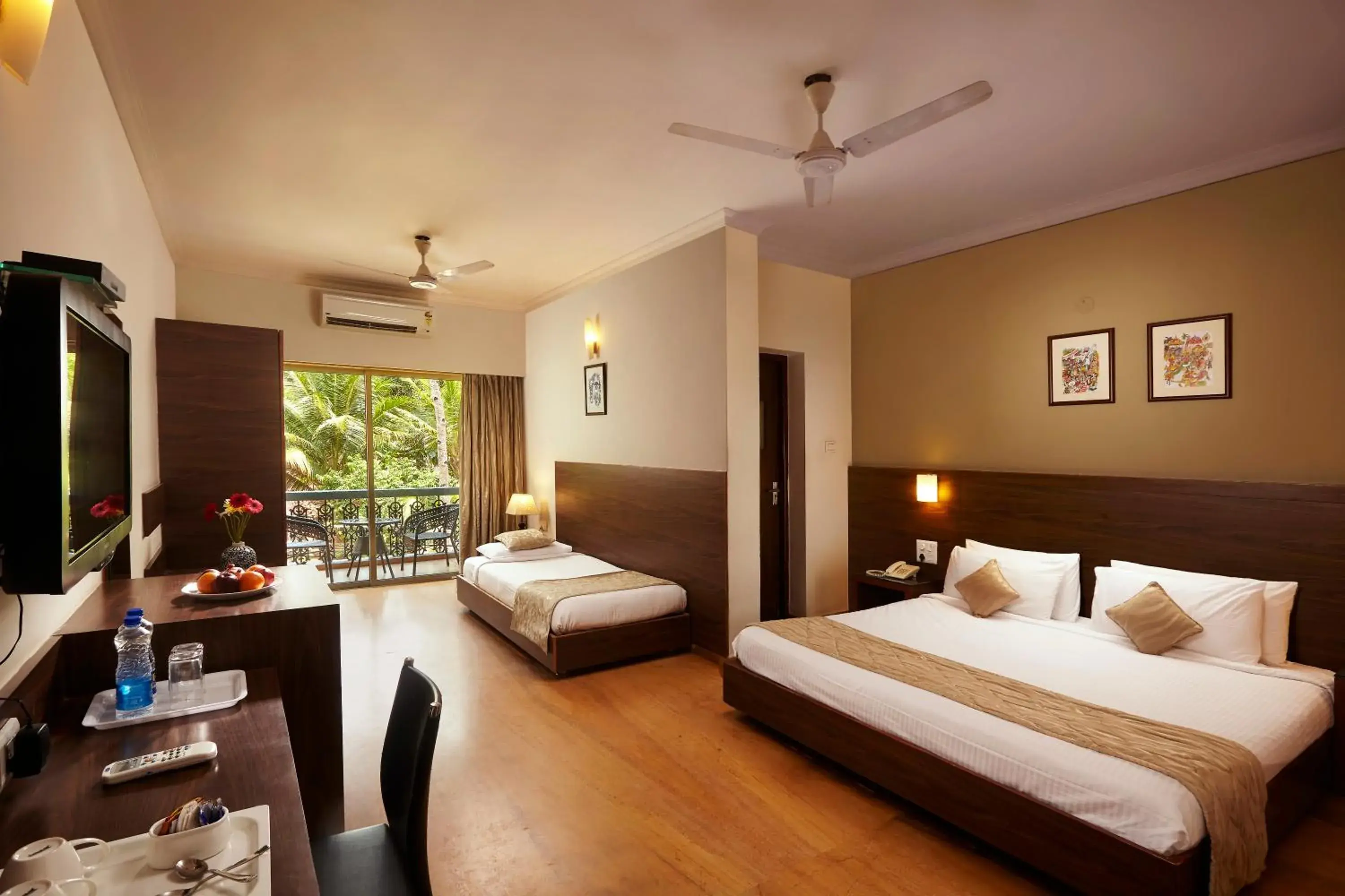 Luxury Room with Balcony in The Hawaii Comforts Panjim Donapaula Luxury Room with Balcony in The Hawaii Comforts Panjim Donapaula