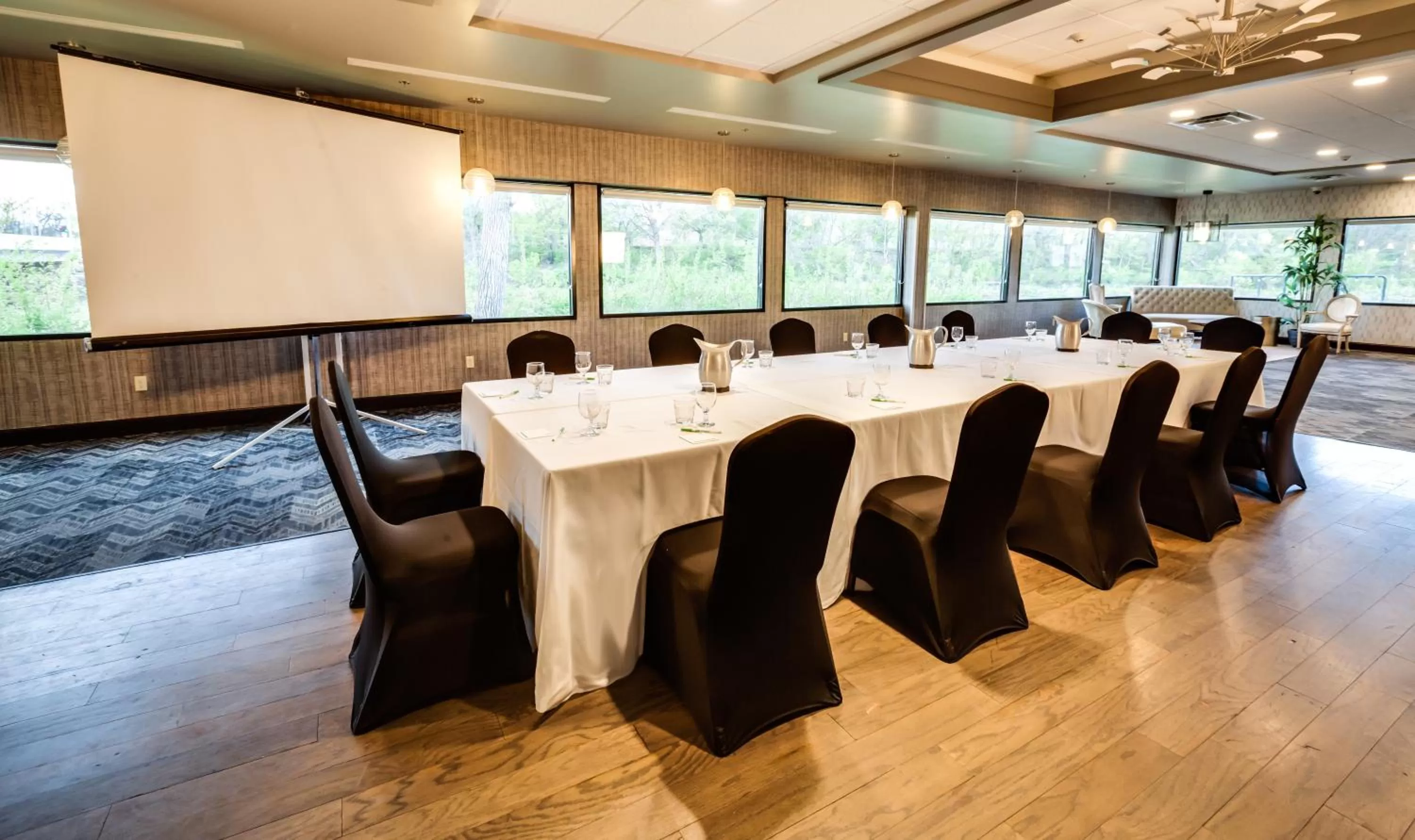 Meeting/conference room in Holiday Inn Milwaukee Riverfront by IHG