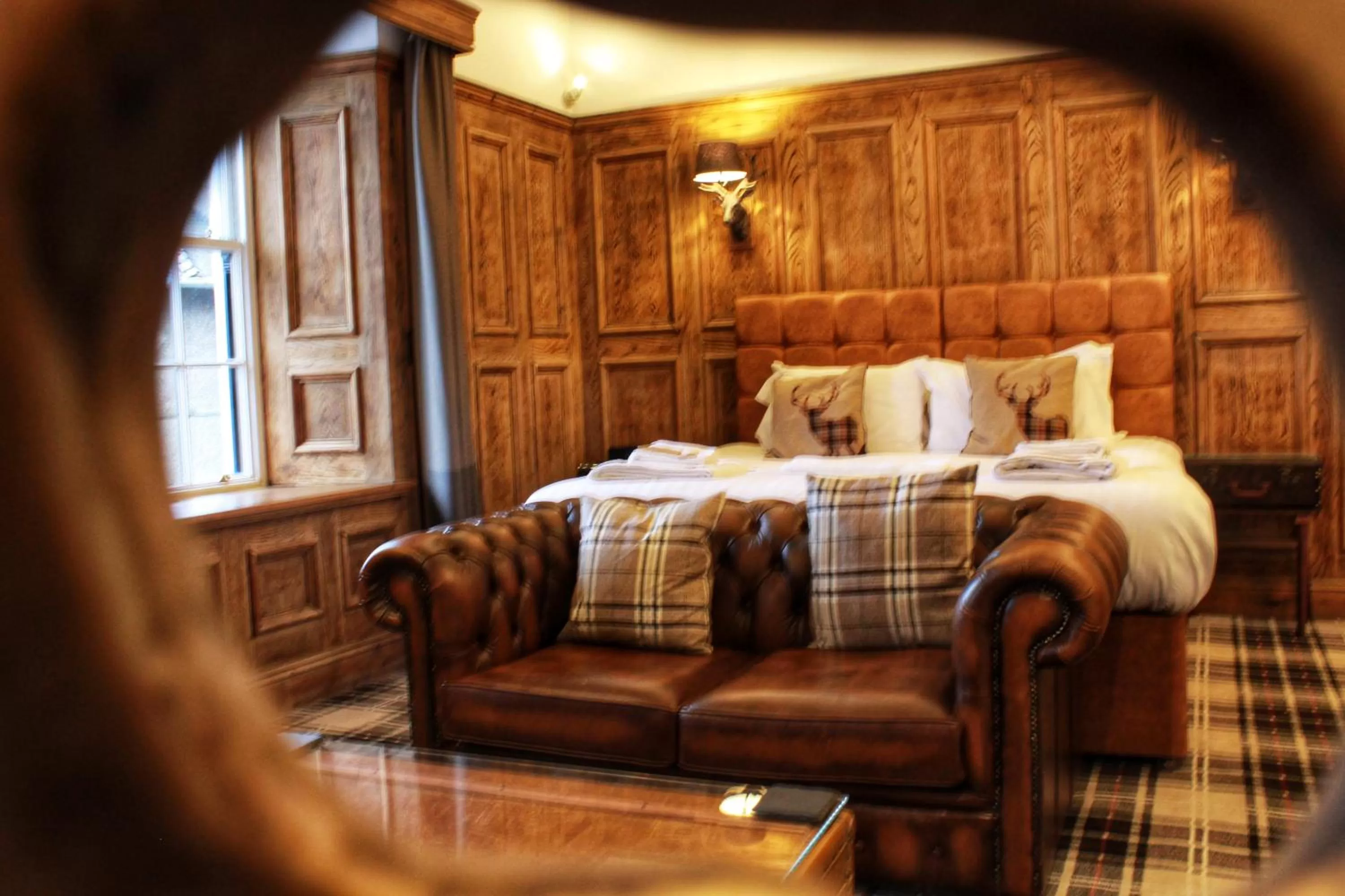 Living room, Bed in The Golden Fleece Inn