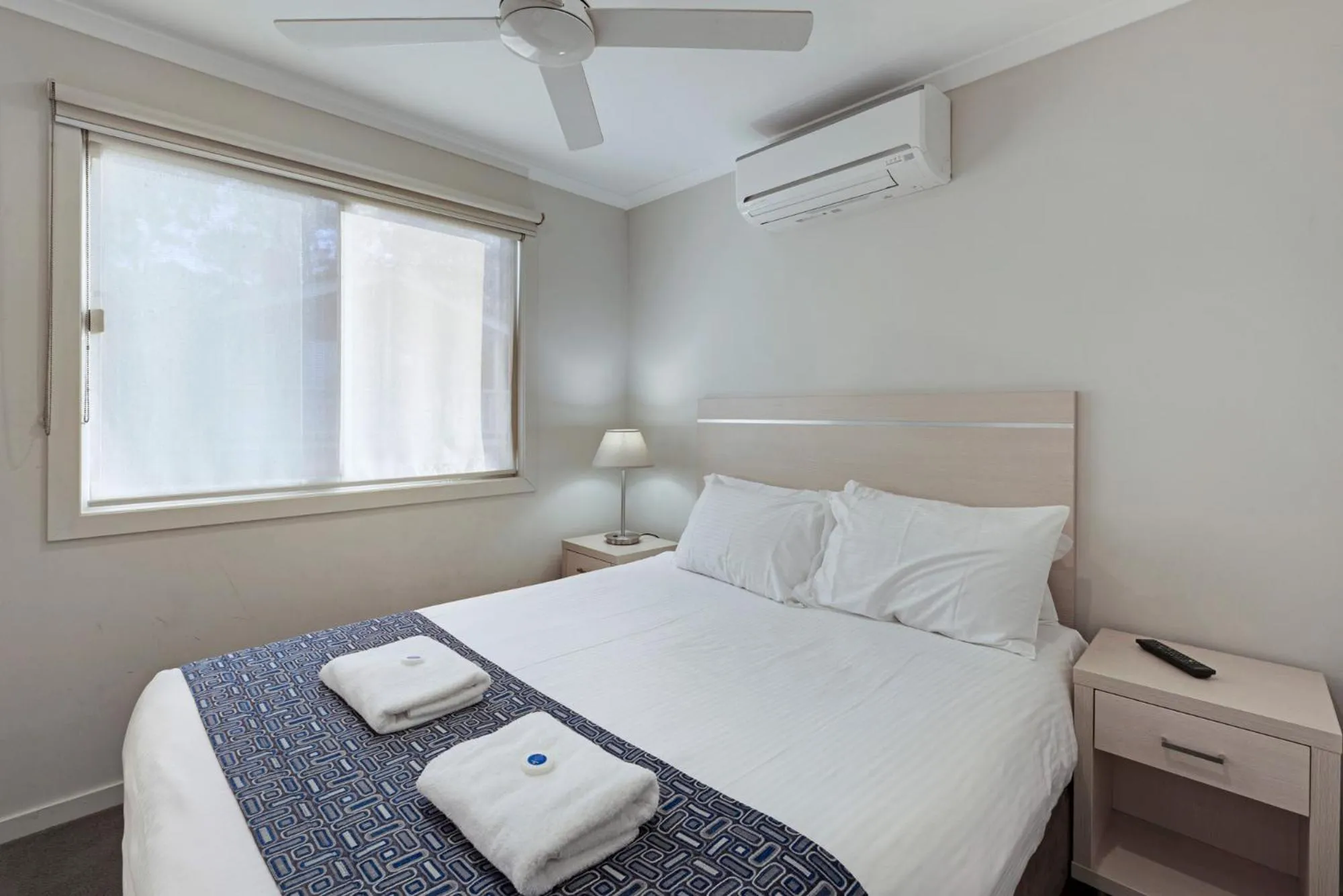 Bedroom, Bed in Discovery Parks - Dubbo