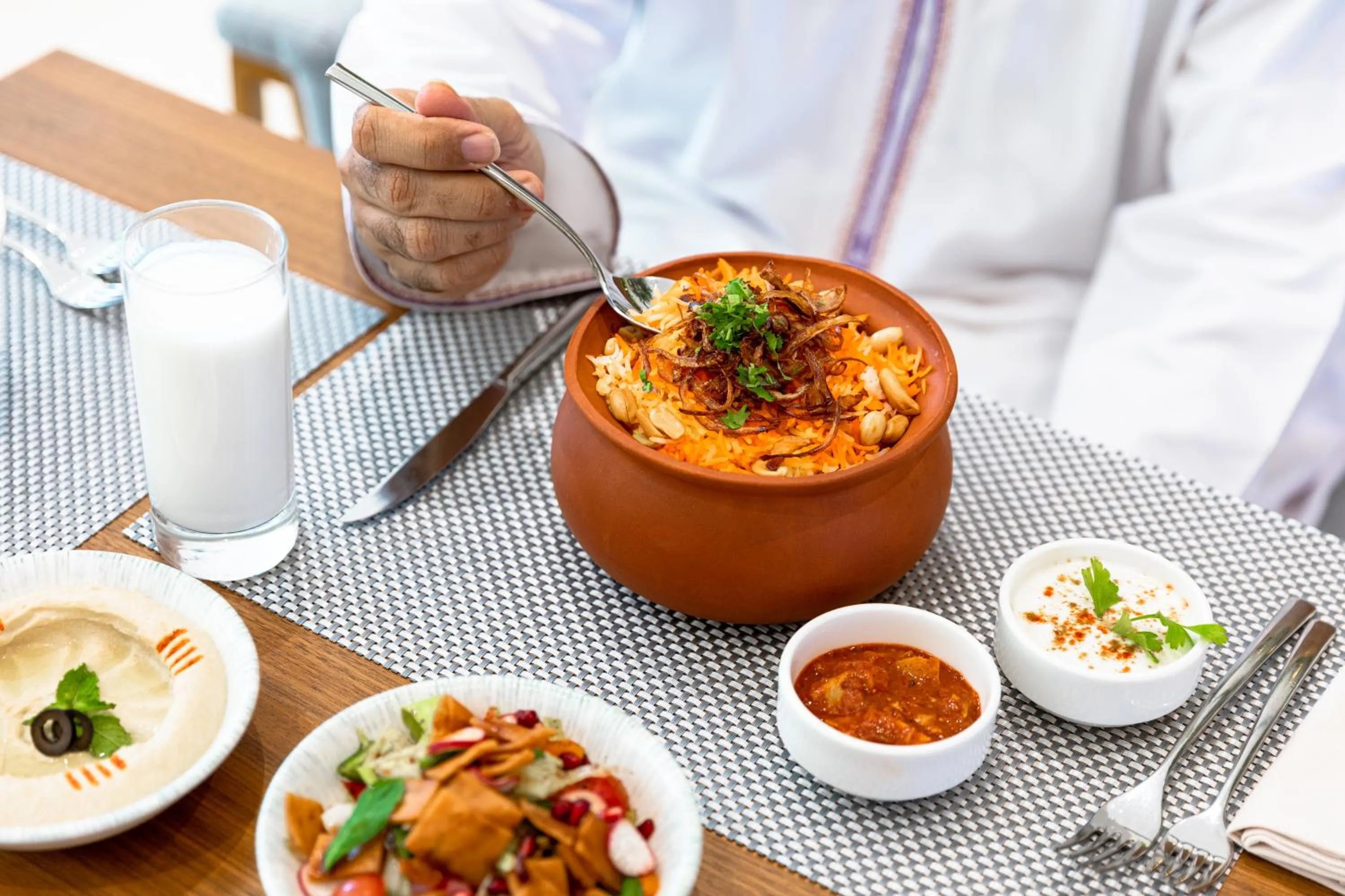 Restaurant/places to eat in Maani Muscat Hotel & Apartments