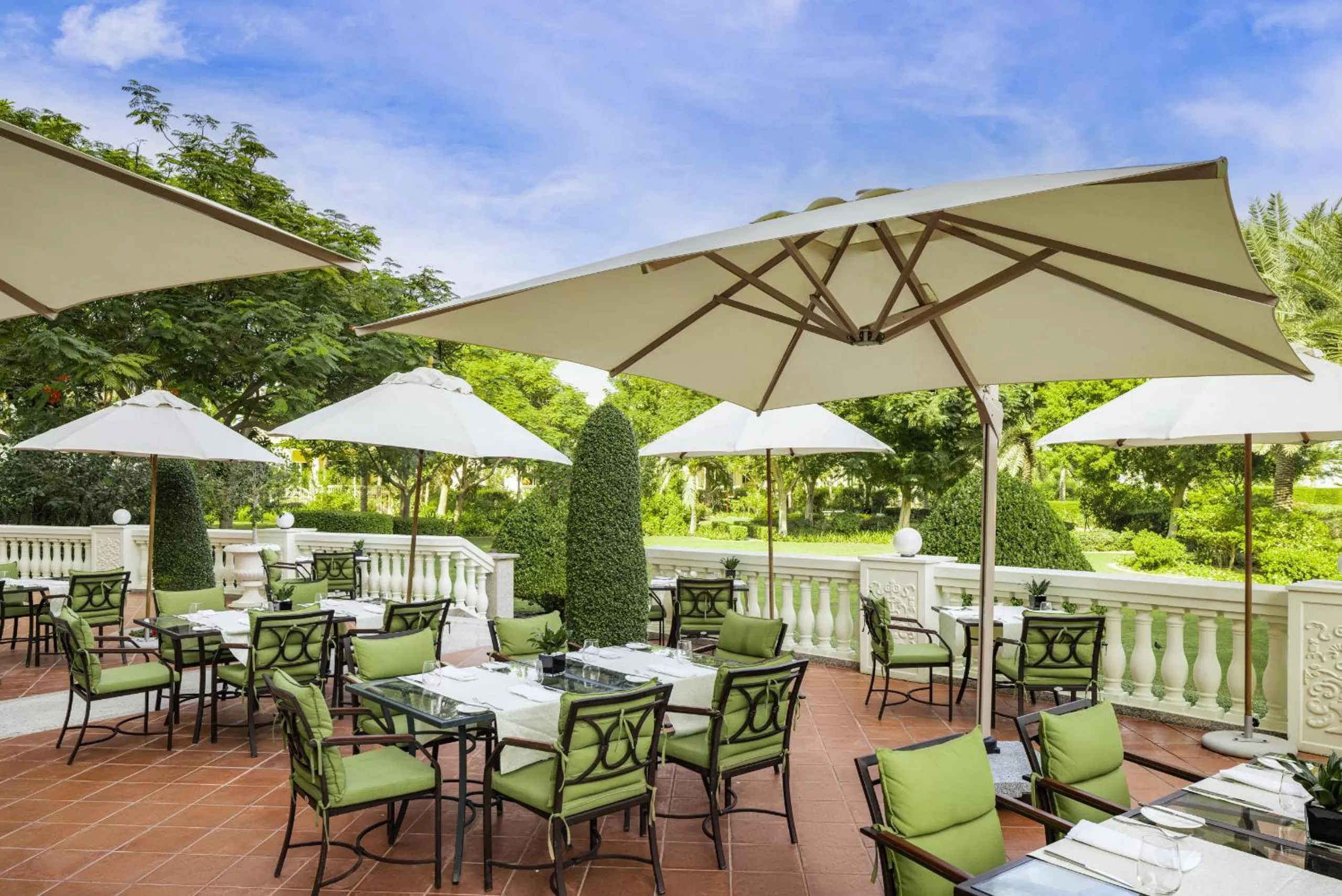 Restaurant/places to eat in Kempinski Hotel & Residences Palm Jumeirah