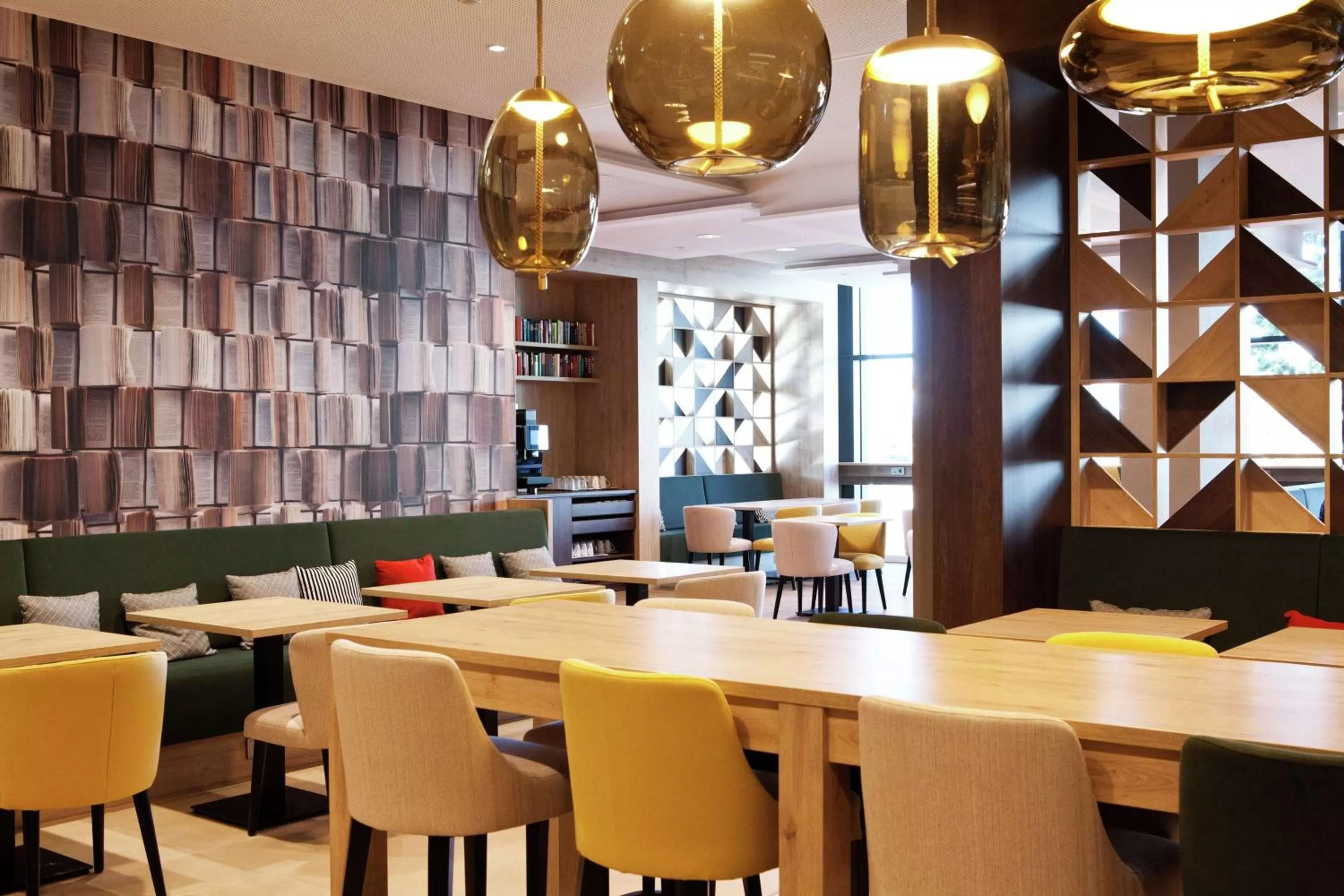 Breakfast in Hampton By Hilton Berlin City East Side Gallery